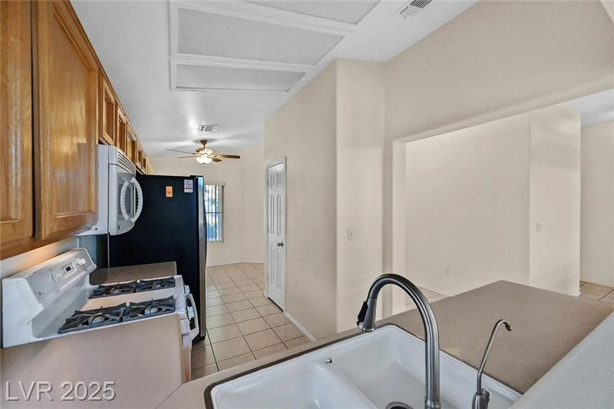 Property Slideshow image 9 of 25 | 2106 eagle watch dr, Henderson, NV, 89012