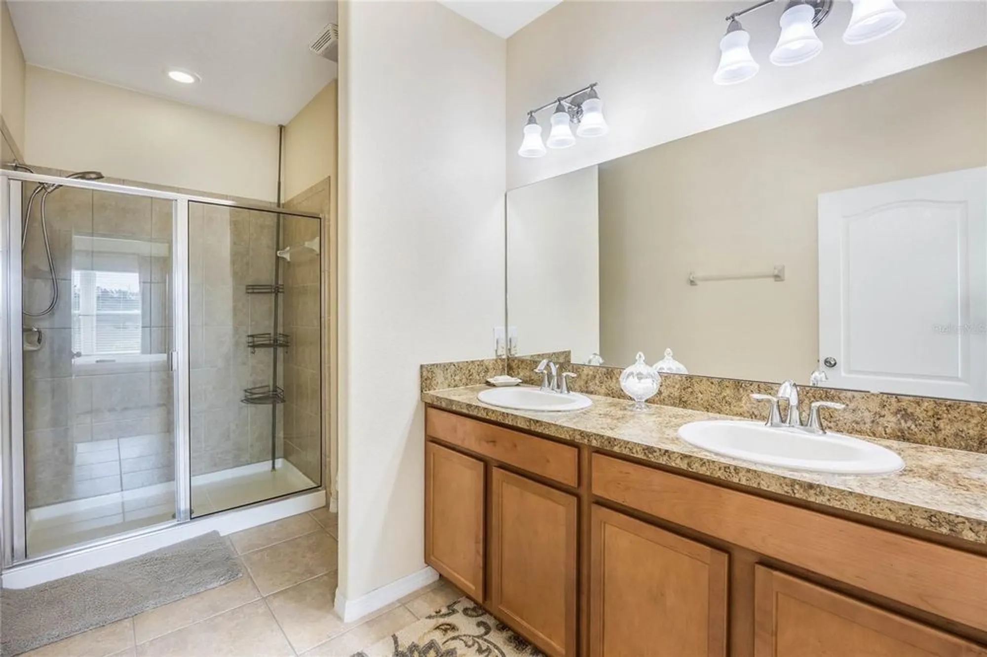 Property Slideshow image 14 of 31 | 3632 solana cir b, Clermont, FL, 34711