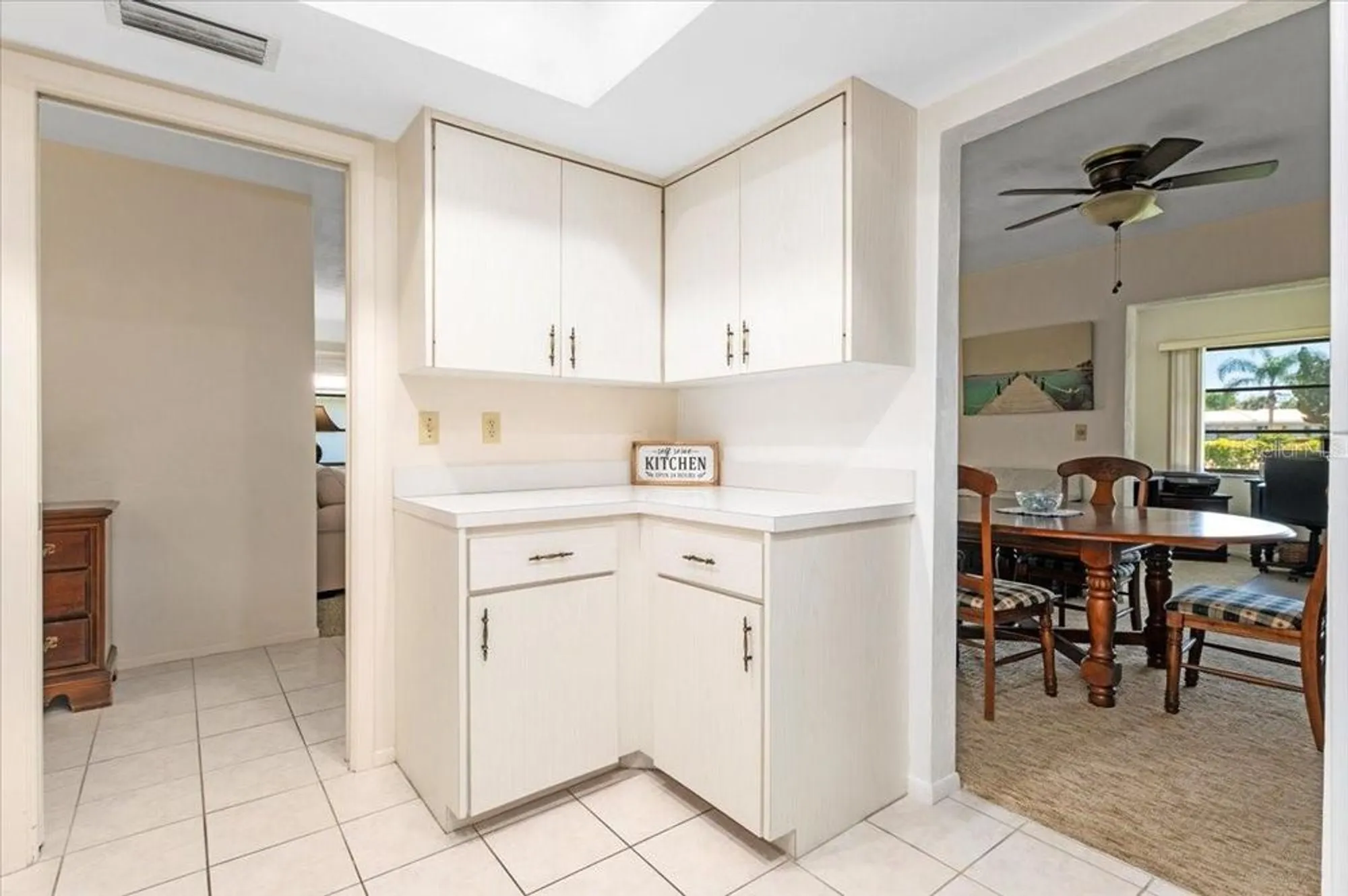 Property Slideshow image 7 of 36 | 3626 medford ln # 1537, Sarasota, FL, 34232