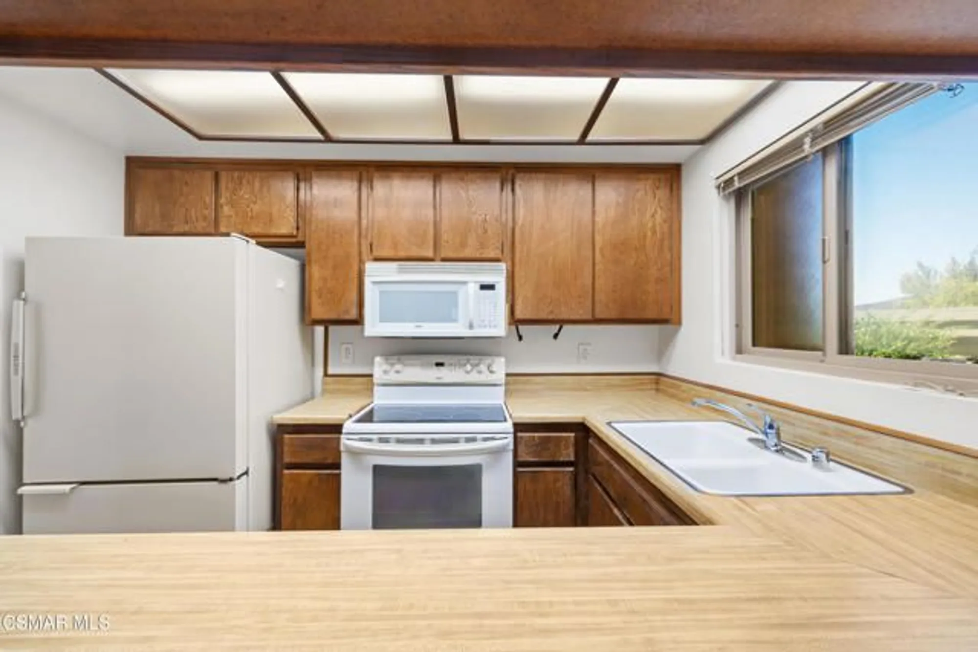 Property Slideshow image 21 of 62 | 224 oakleaf dr 105, Thousand Oaks, CA, 91360