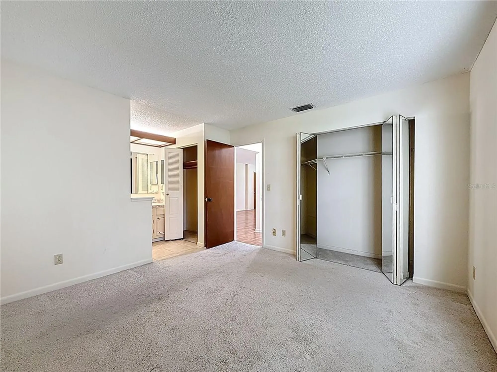 Property Slideshow image 12 of 20 | 1160 orange tree cir d, Palm Harbor, FL, 34684