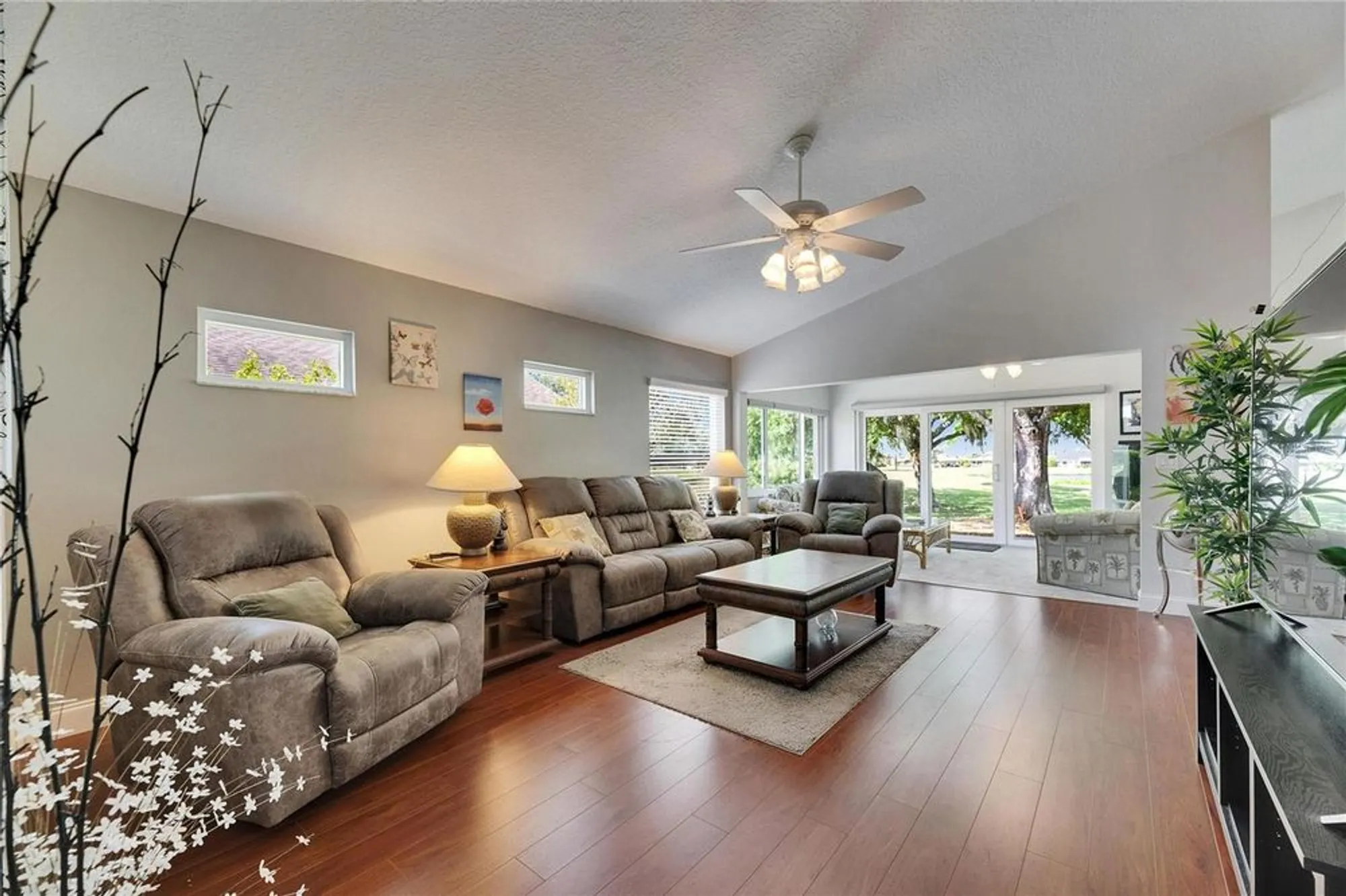 Property Slideshow image 34 of 81 | 334 northway dr, Sun City Center, FL, 33573