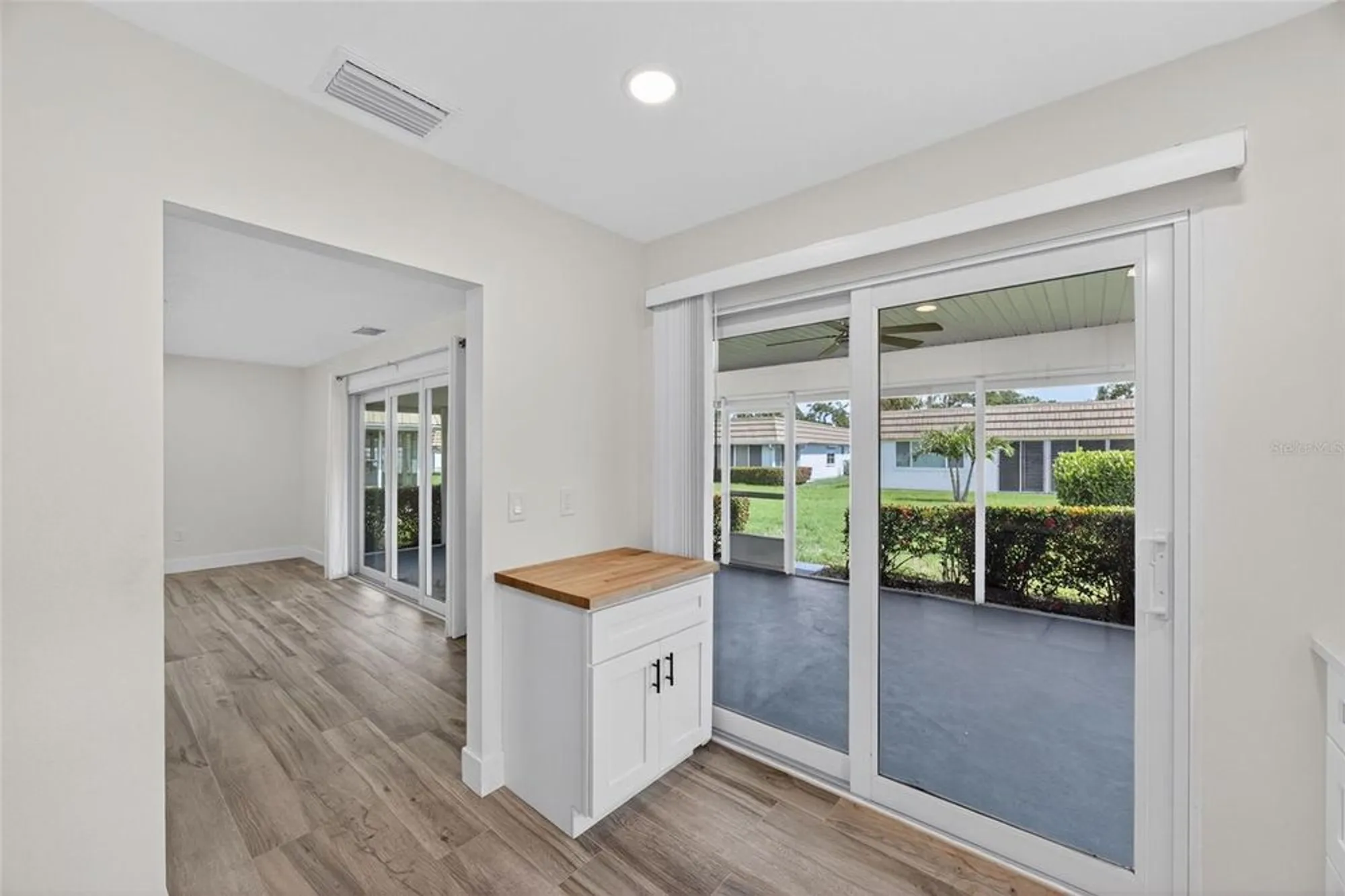 Property Slideshow image 12 of 34 | 2733 riverbluff pl v57, Sarasota, FL, 34231