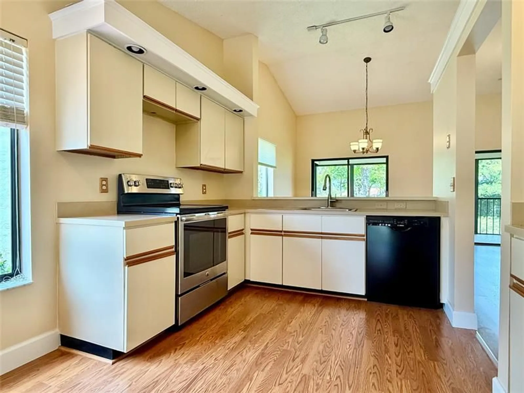 Property Slideshow image 17 of 62 | 10805 bahama palm way apt 201, Boynton Beach, FL, 33437