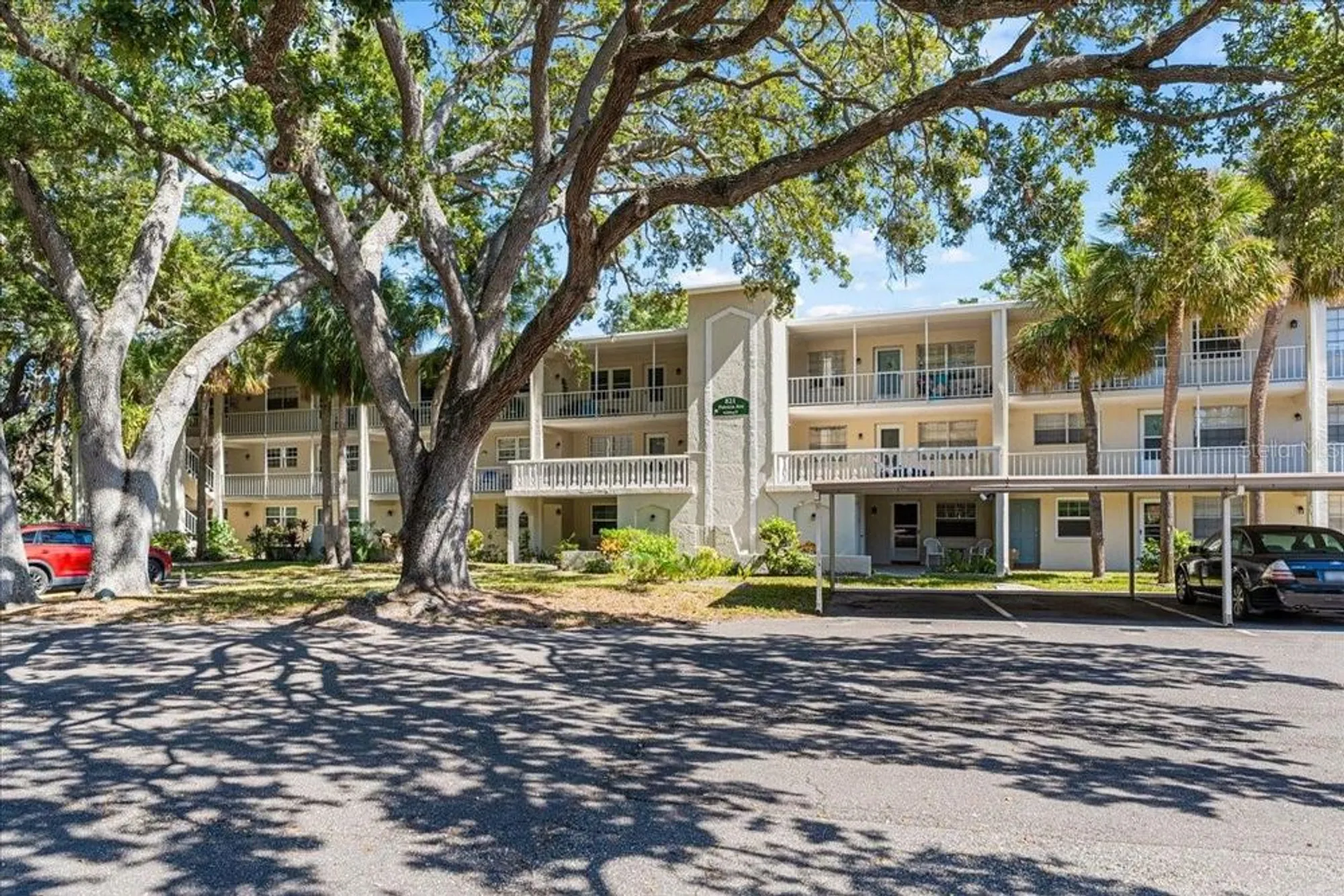 Property Slideshow image 4 of 37 | 821 patricia ave 202, Dunedin, FL, 34698