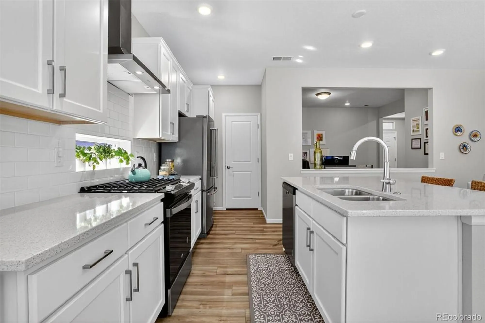 Property Slideshow image 5 of 35 | 5136 n quemoy ct, Aurora, CO, 80019