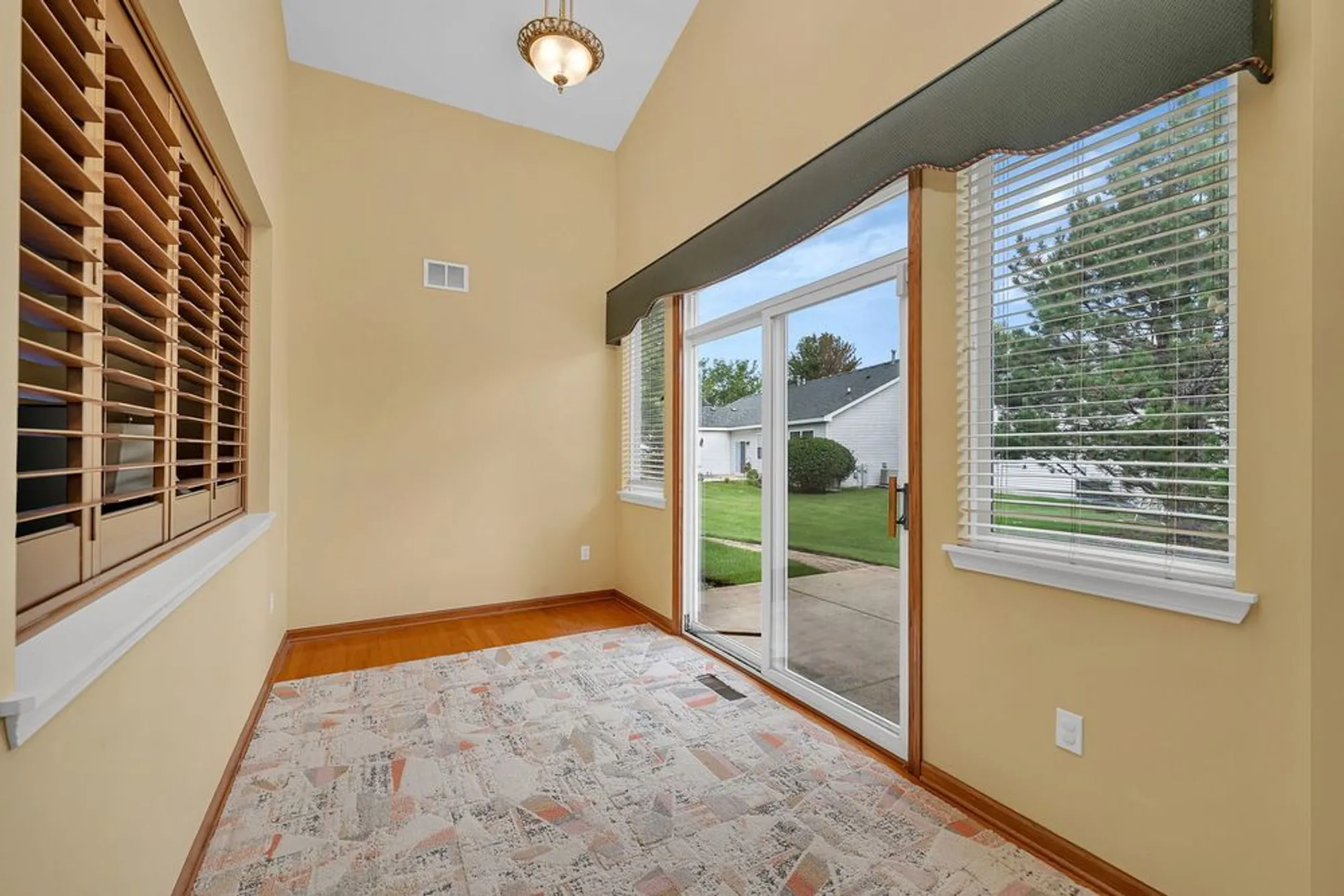 Property Slideshow image 11 of 28 | 746 s mecosta ln, Romeoville, IL, 60446