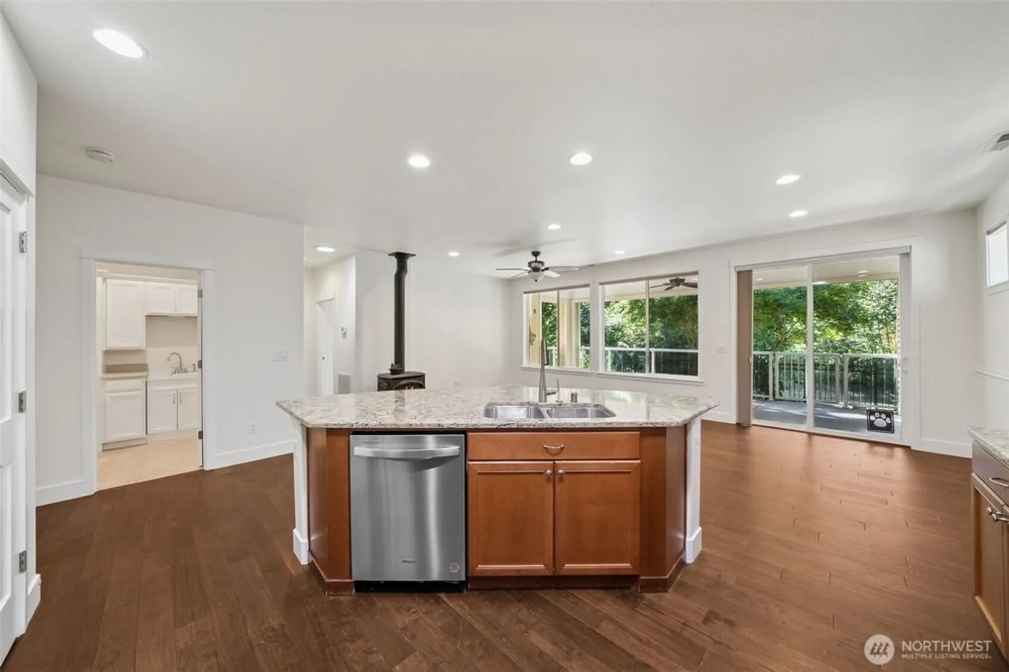 Property Slideshow image 15 of 35 | 14714 knoll park ct, Bonney Lake, WA, 98391