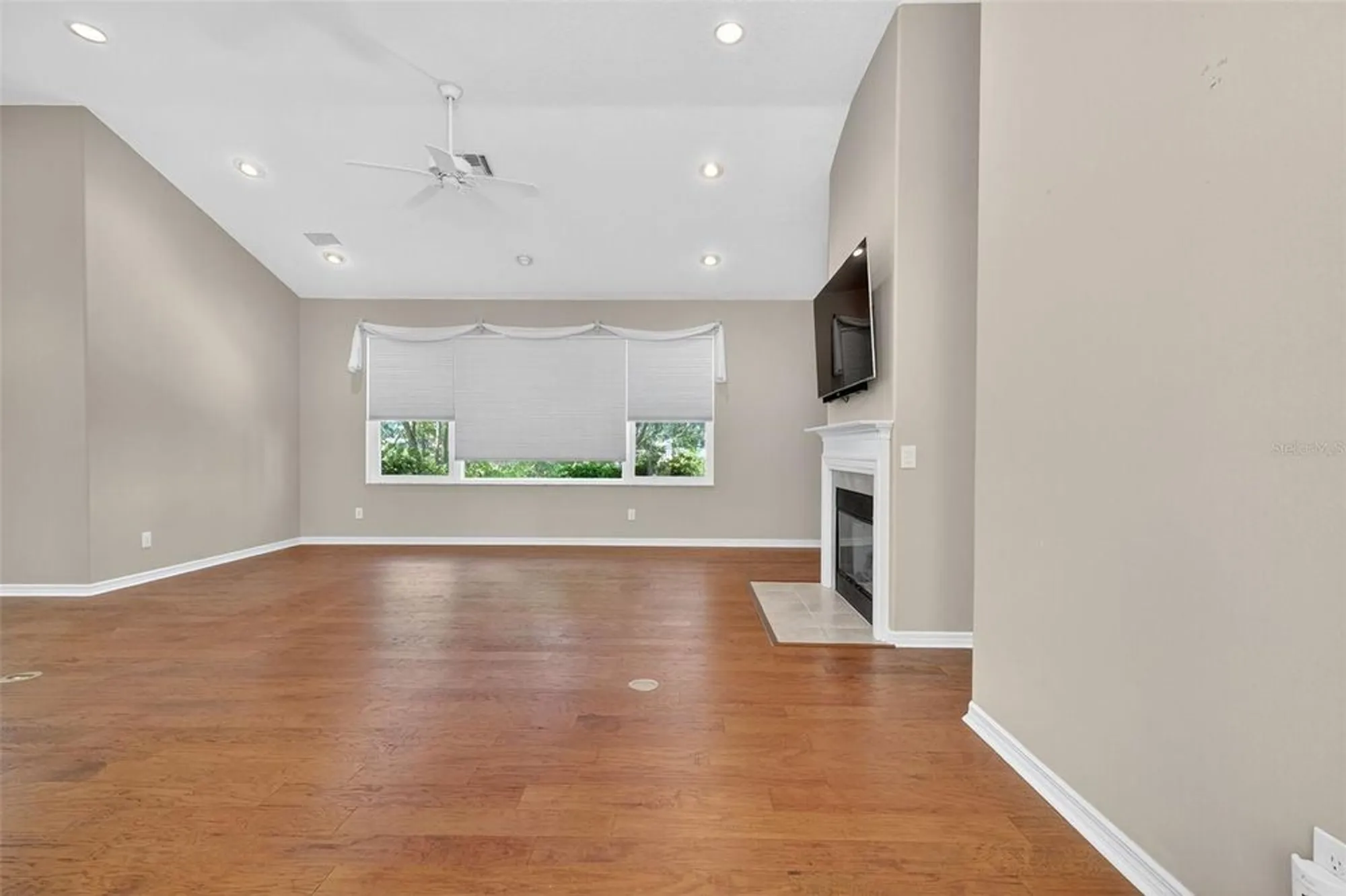 Property Slideshow image 9 of 66 | 21607 regency park ln, Leesburg, FL, 34748