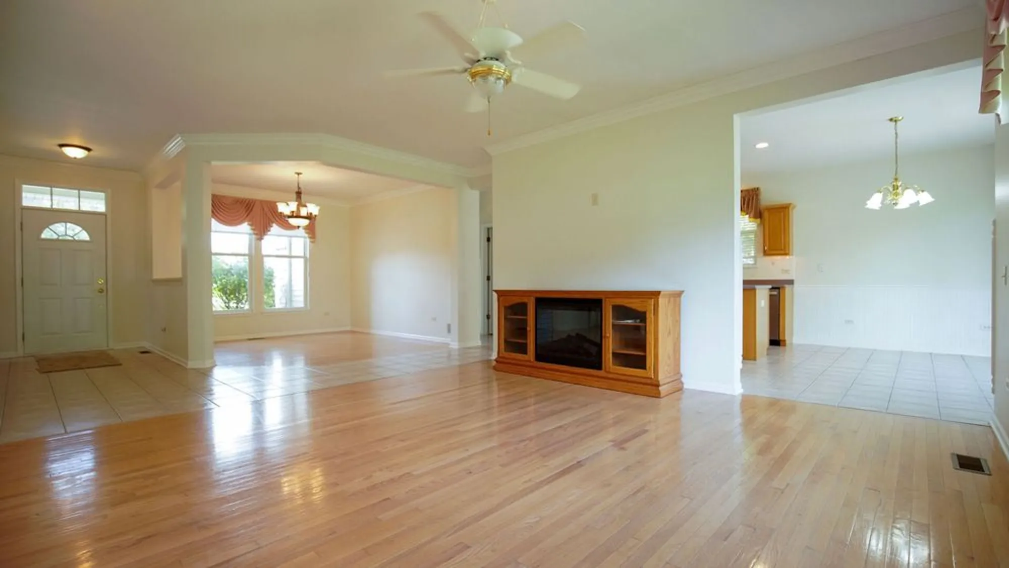 Property Slideshow image 6 of 38 | 12298 winding creek loop, Huntley, IL, 60142