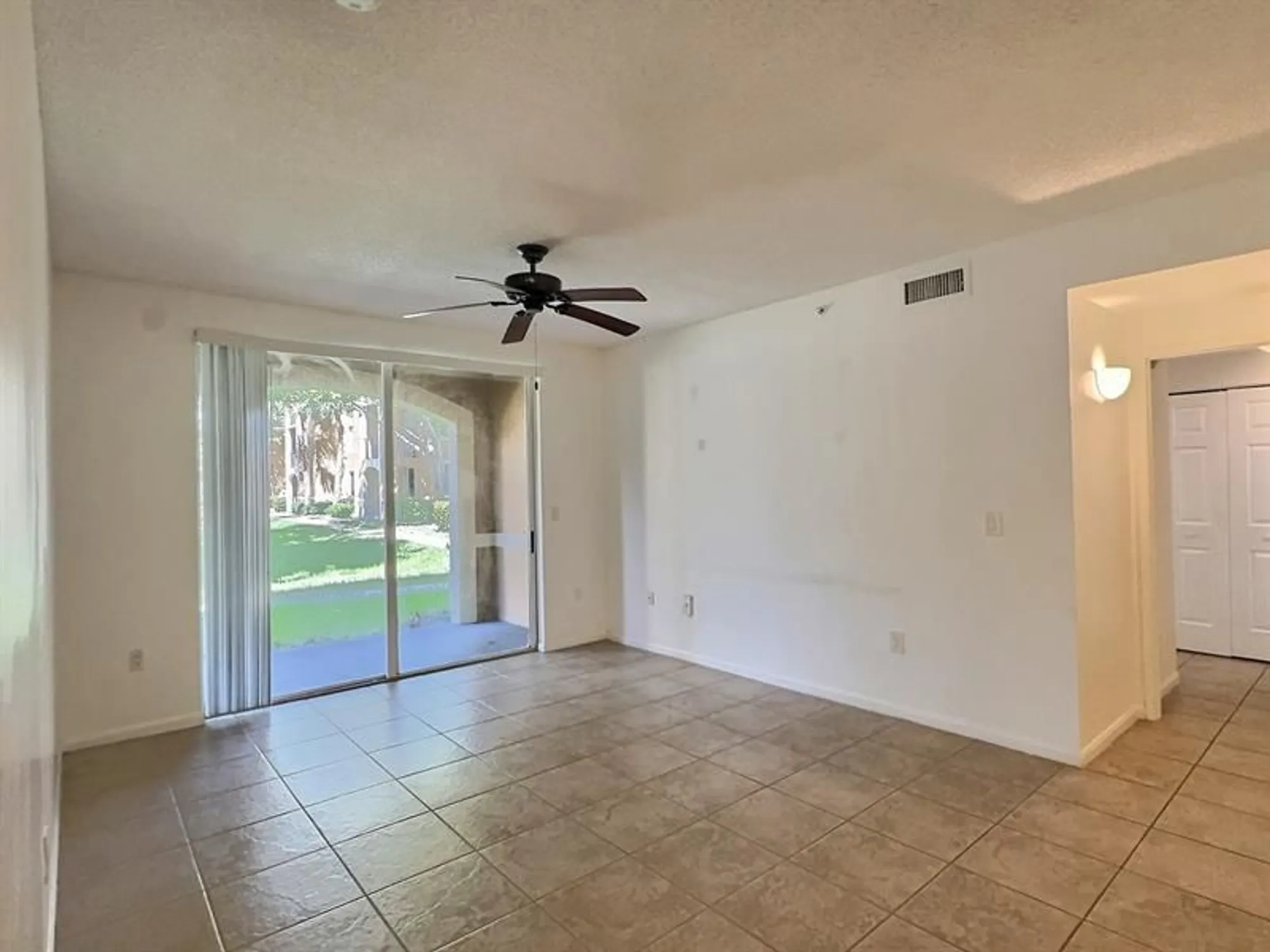 Property Slideshow image 17 of 35 | 7940 n nob hill rd 108, Tamarac, FL, 33321