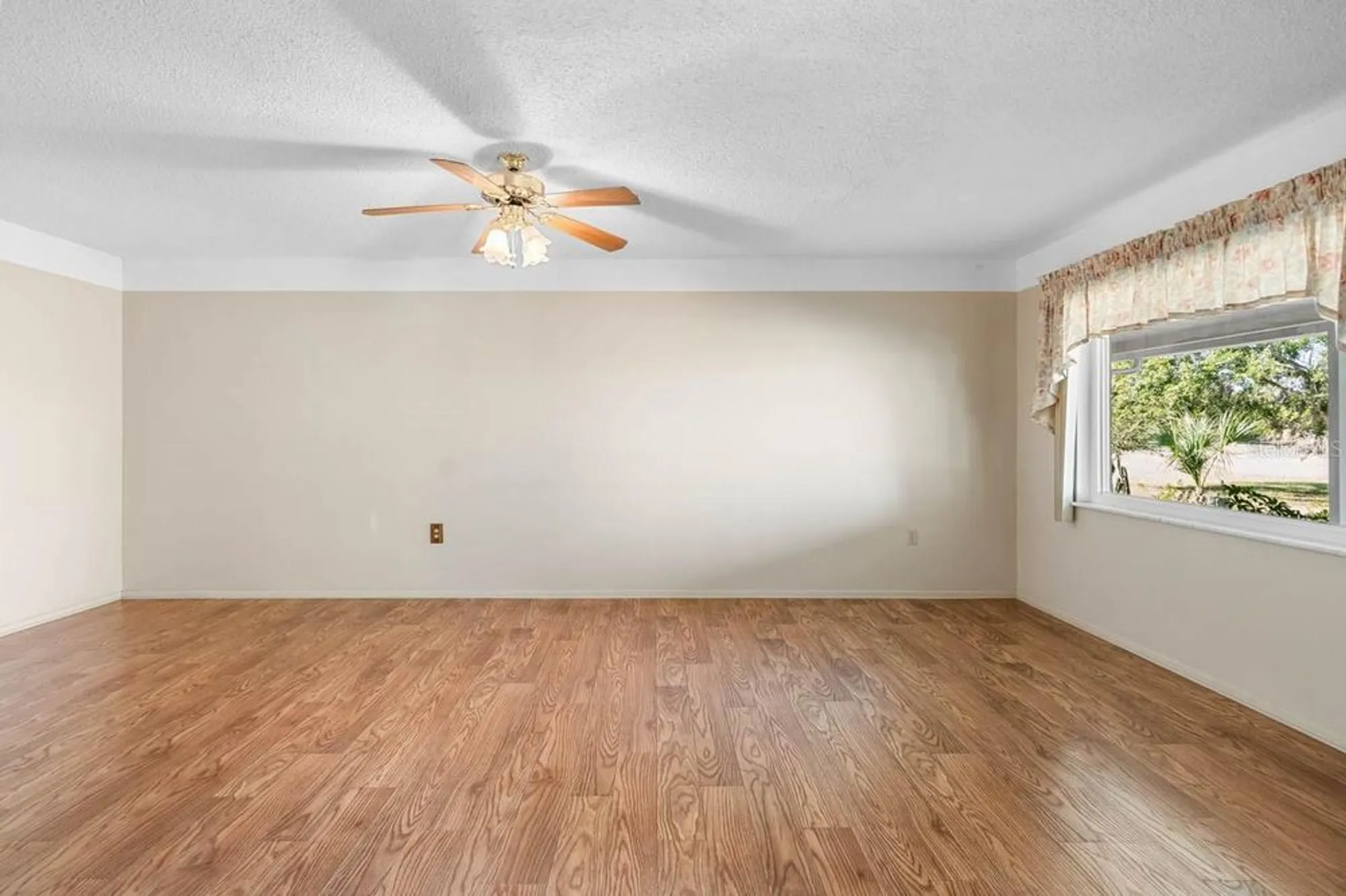 Property Slideshow image 8 of 80 | 829 fox hills dr, Sun City Center, FL, 33573