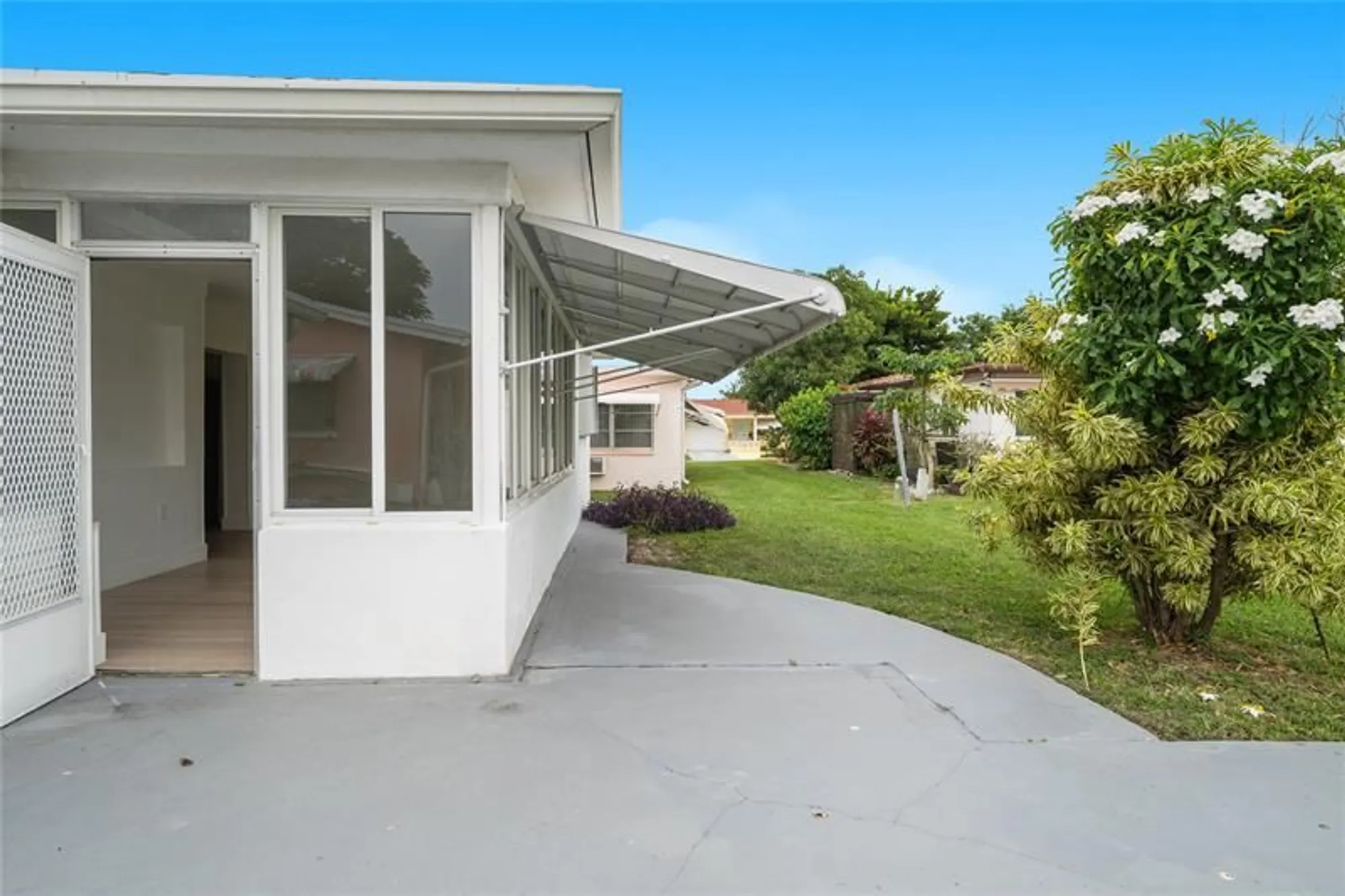 Property Slideshow image 10 of 34 | 4510 nw 49th dr, Tamarac, FL, 33319