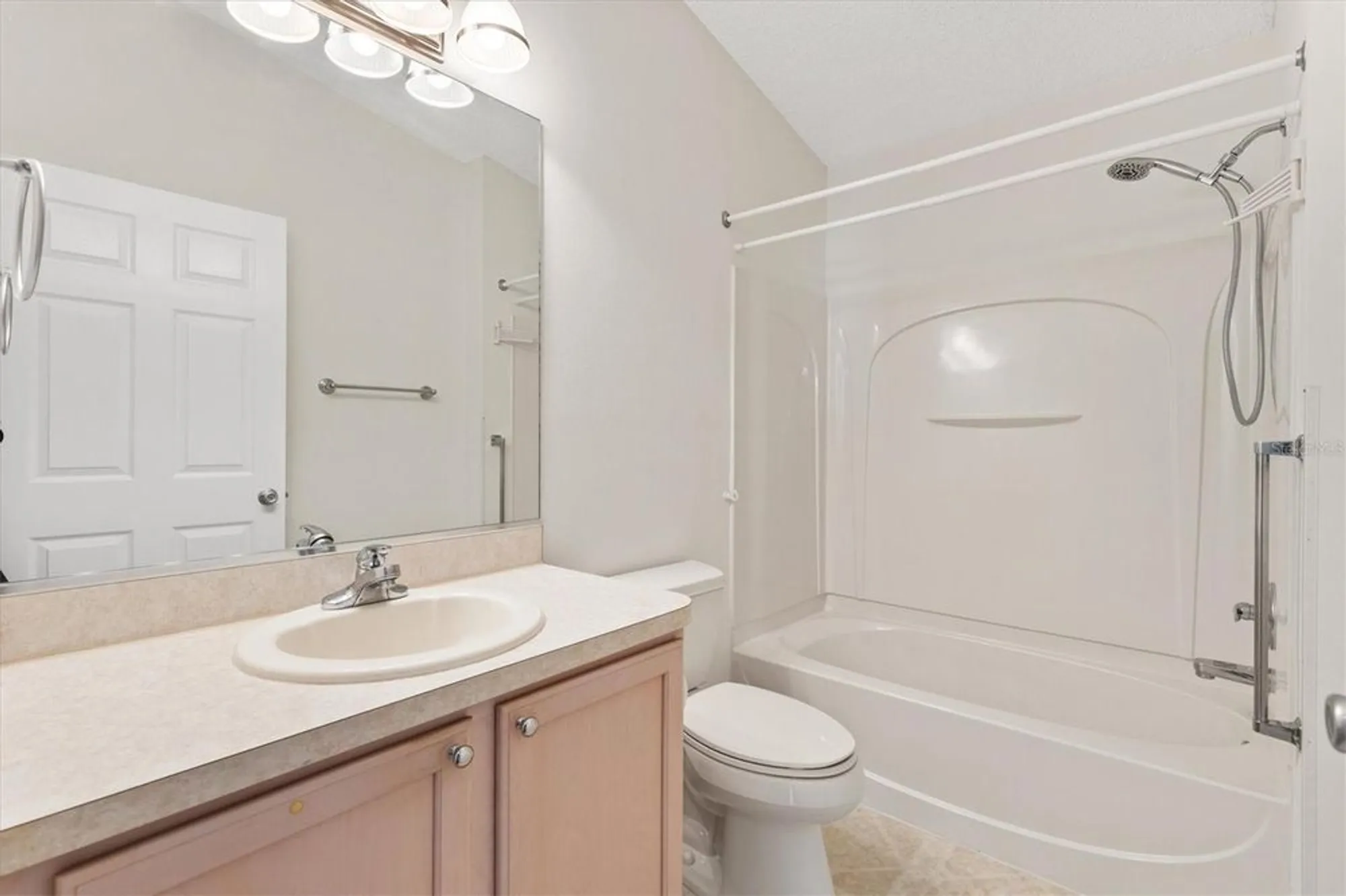 Property Slideshow image 30 of 33 | 428 canterbury ct, The Villages, FL, 32162