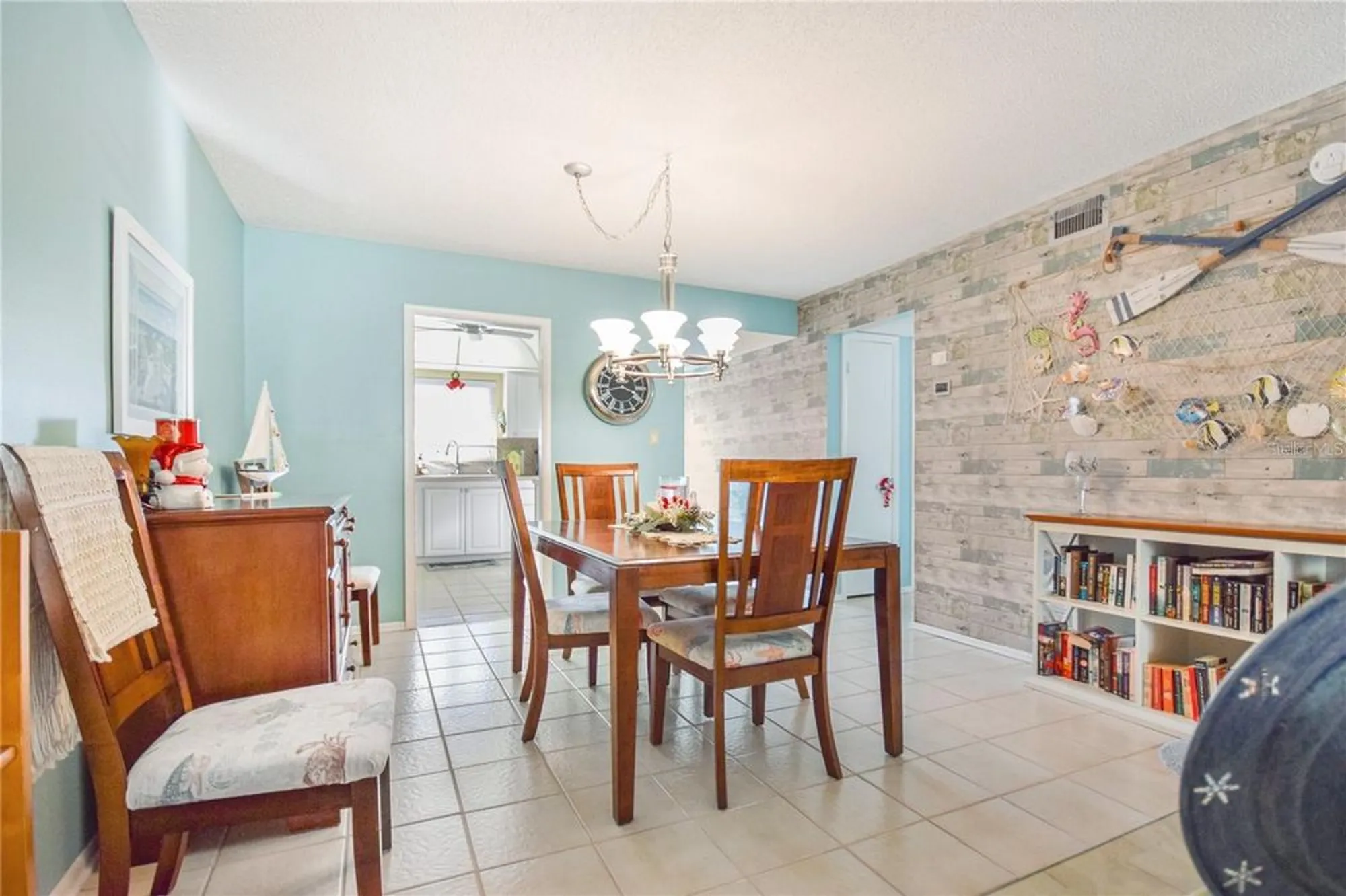 Property Slideshow image 9 of 43 | 3617 lake bayshore dr j-401, Bradenton, FL, 34205