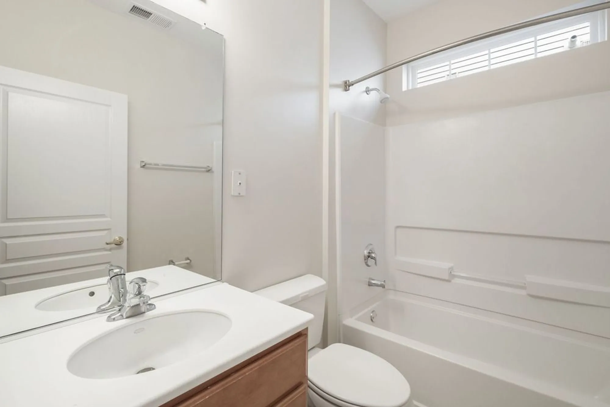 Property Slideshow image 12 of 26 | 2573 venetian ln, Elgin, IL, 60124