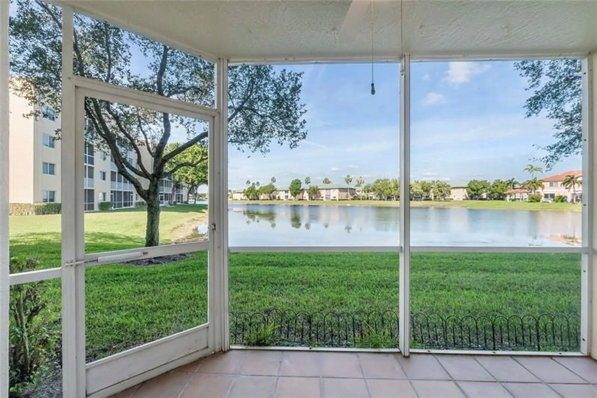 Property Slideshow image 33 of 73 | 7763 southampton ter 102, Tamarac, FL, 33321