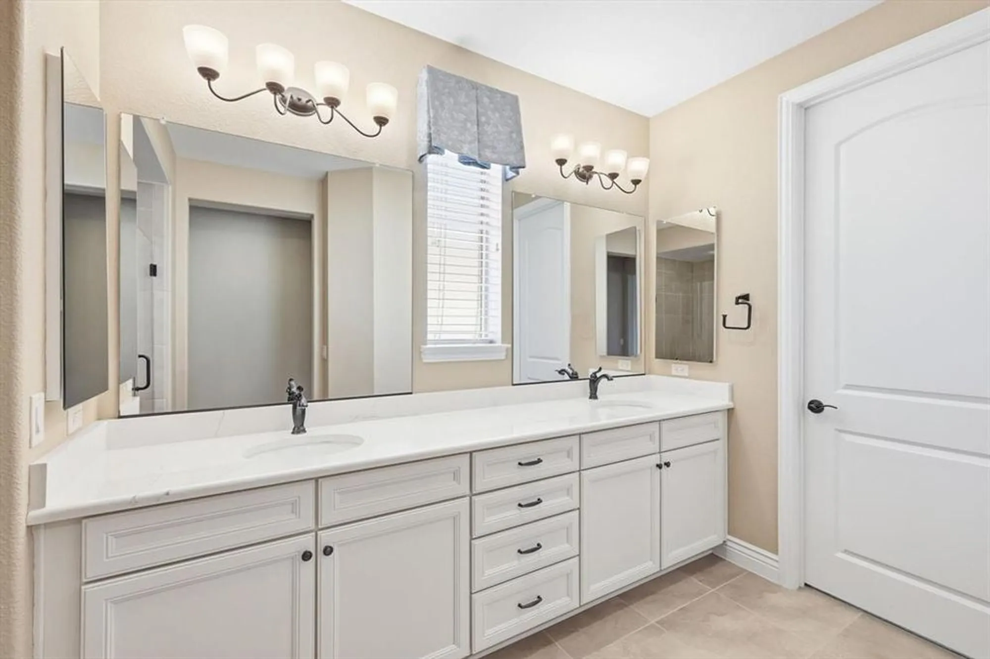 Property Slideshow image 18 of 37 | 11920 cinnamon dr, Denton, TX, 76207