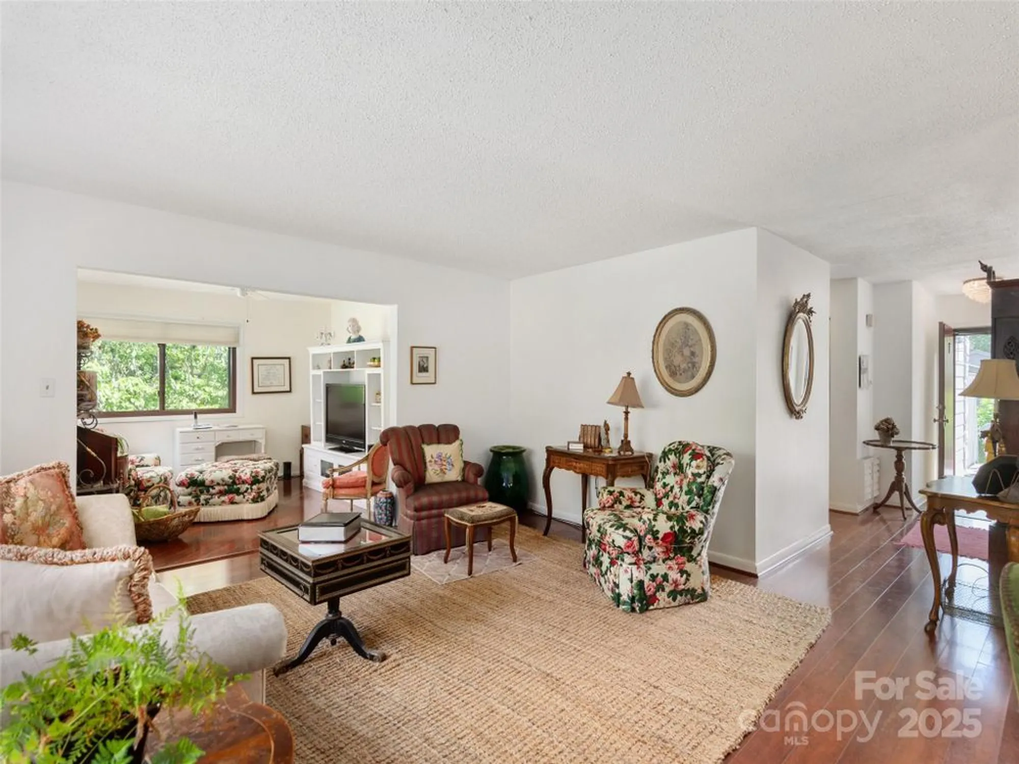 Property Slideshow image 5 of 26 | 514 crowfields ln, Asheville, NC, 28803