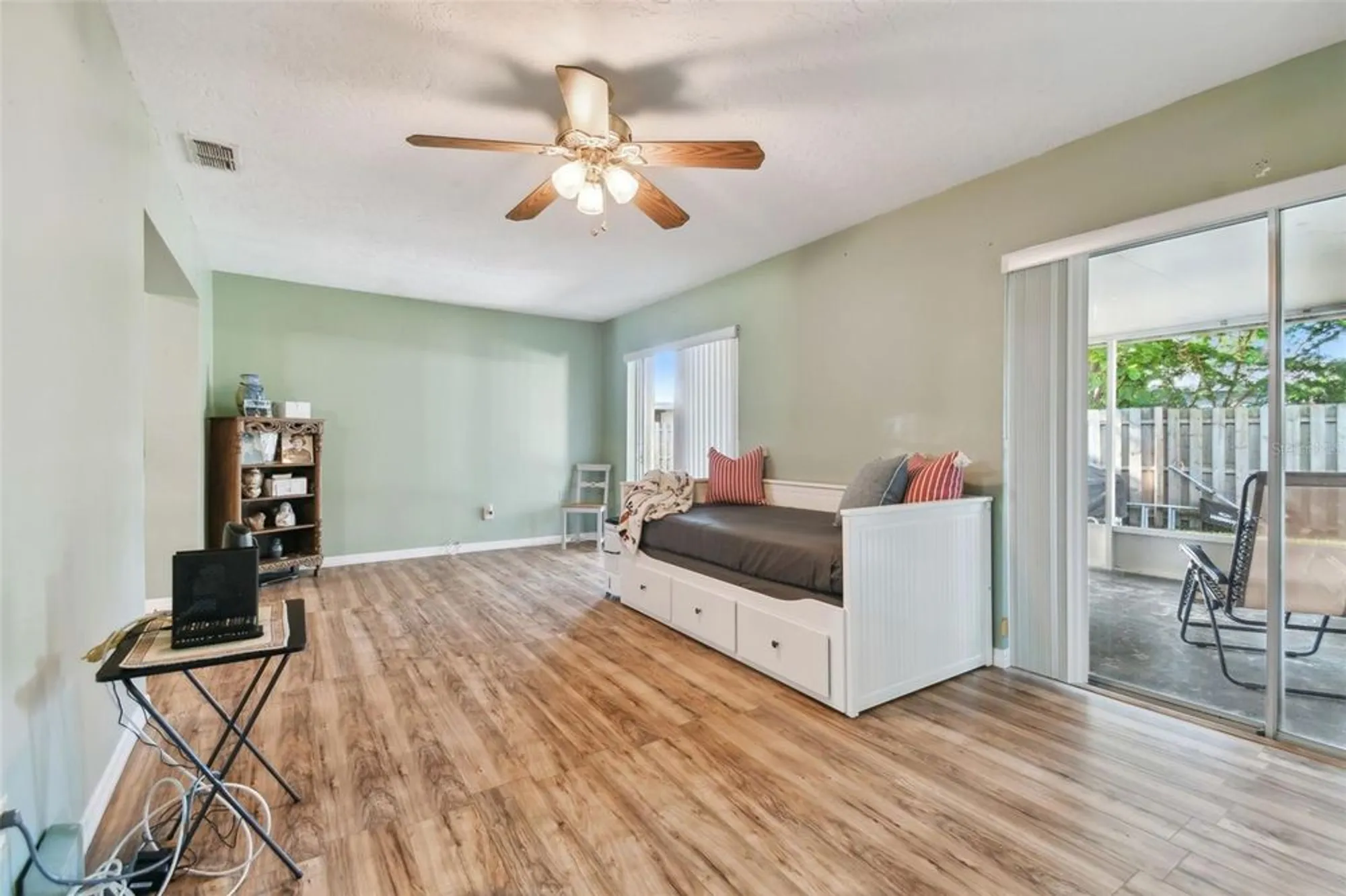 Property Slideshow image 17 of 82 | 918 windward way, Palm Harbor, FL, 34685