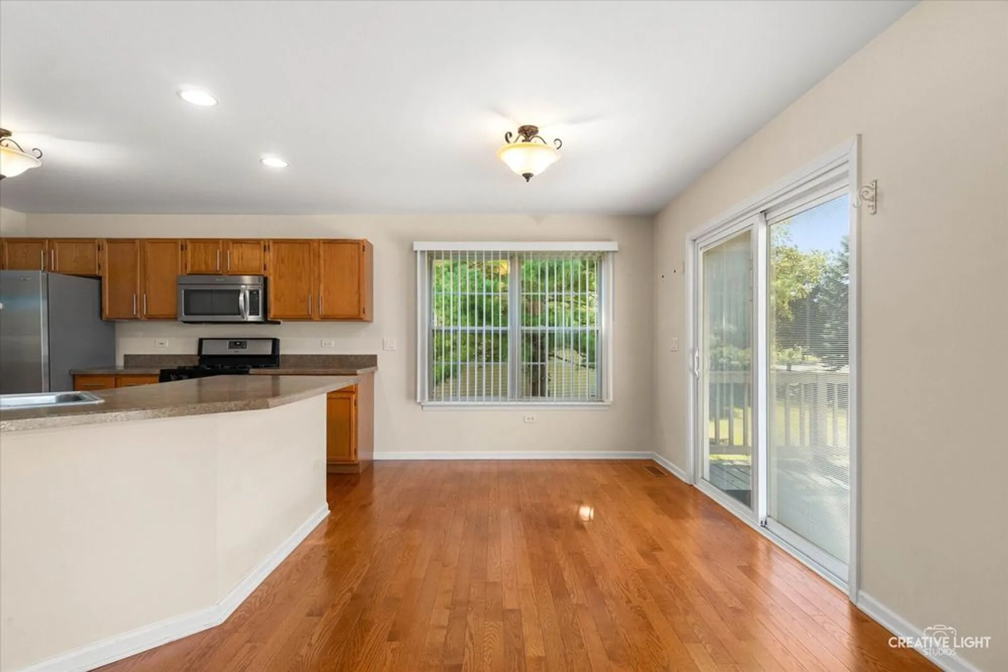 Property Slideshow image 11 of 22 | 505 parkland ct, Oswego, IL, 60543