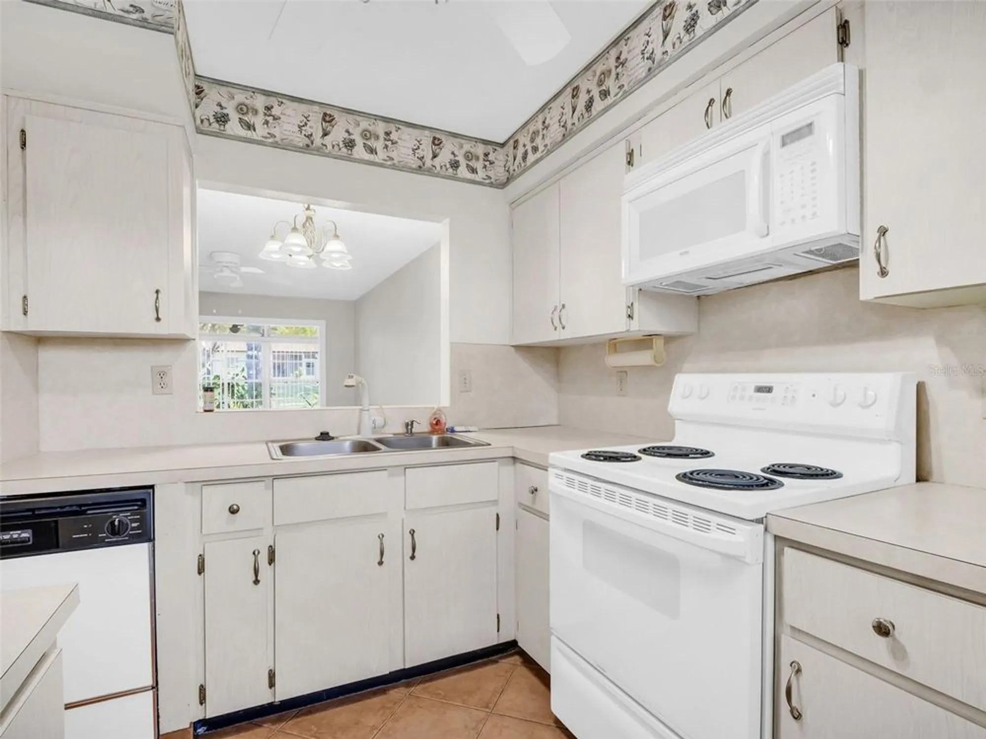 Property Slideshow image 5 of 62 | 3109 mission grove dr d, Palm Harbor, FL, 34684