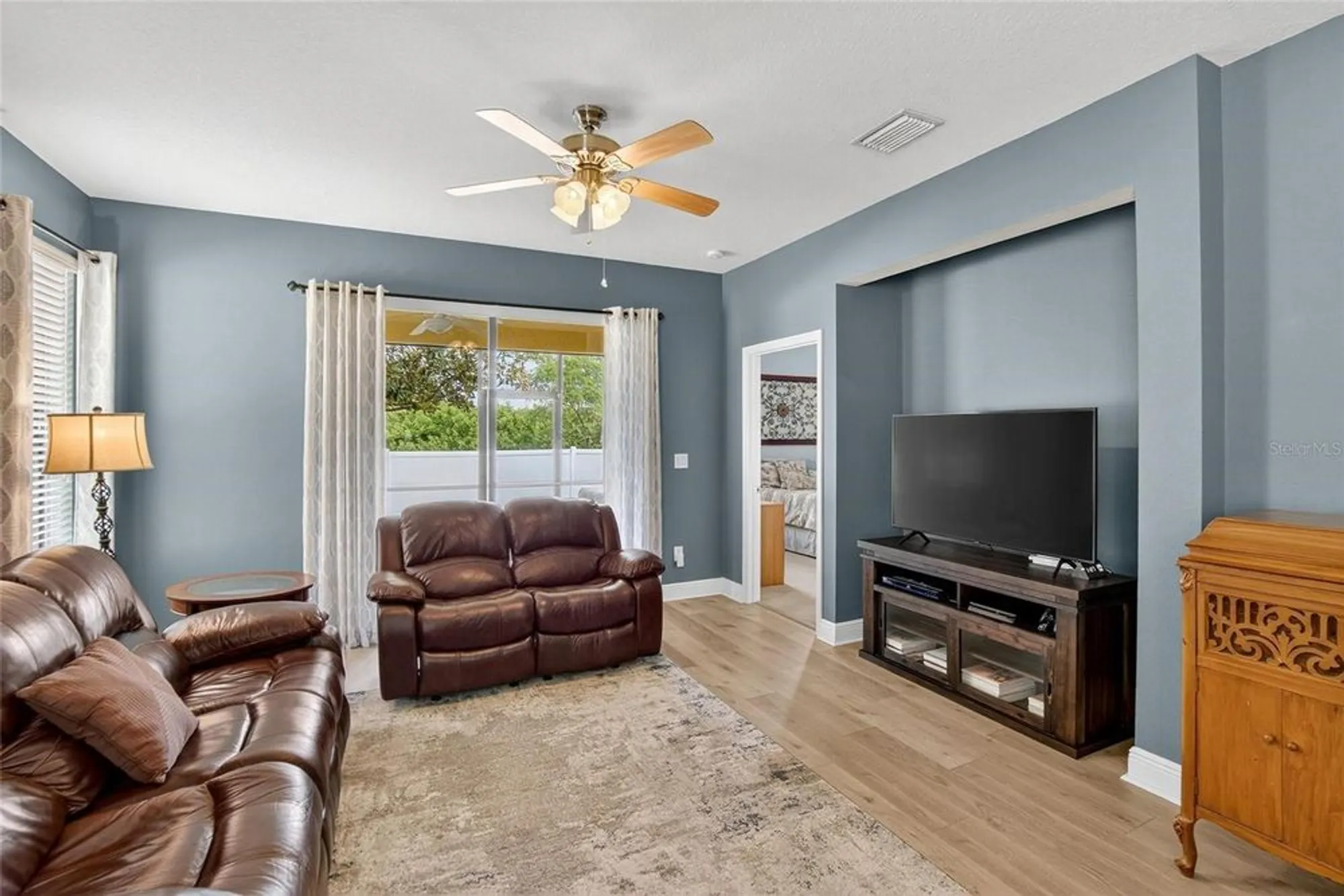 Property Slideshow image 14 of 58 | 307 bluewater falls ct, Apollo Beach, FL, 33572
