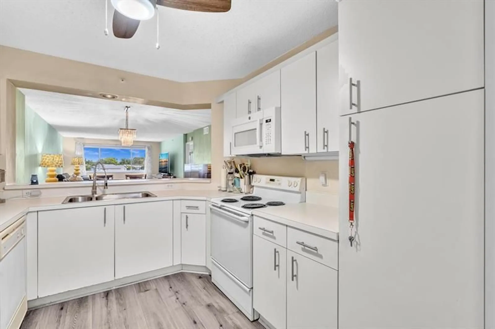 Property Slideshow image 8 of 65 | 9587 weldon cir b211, Tamarac, FL, 33321