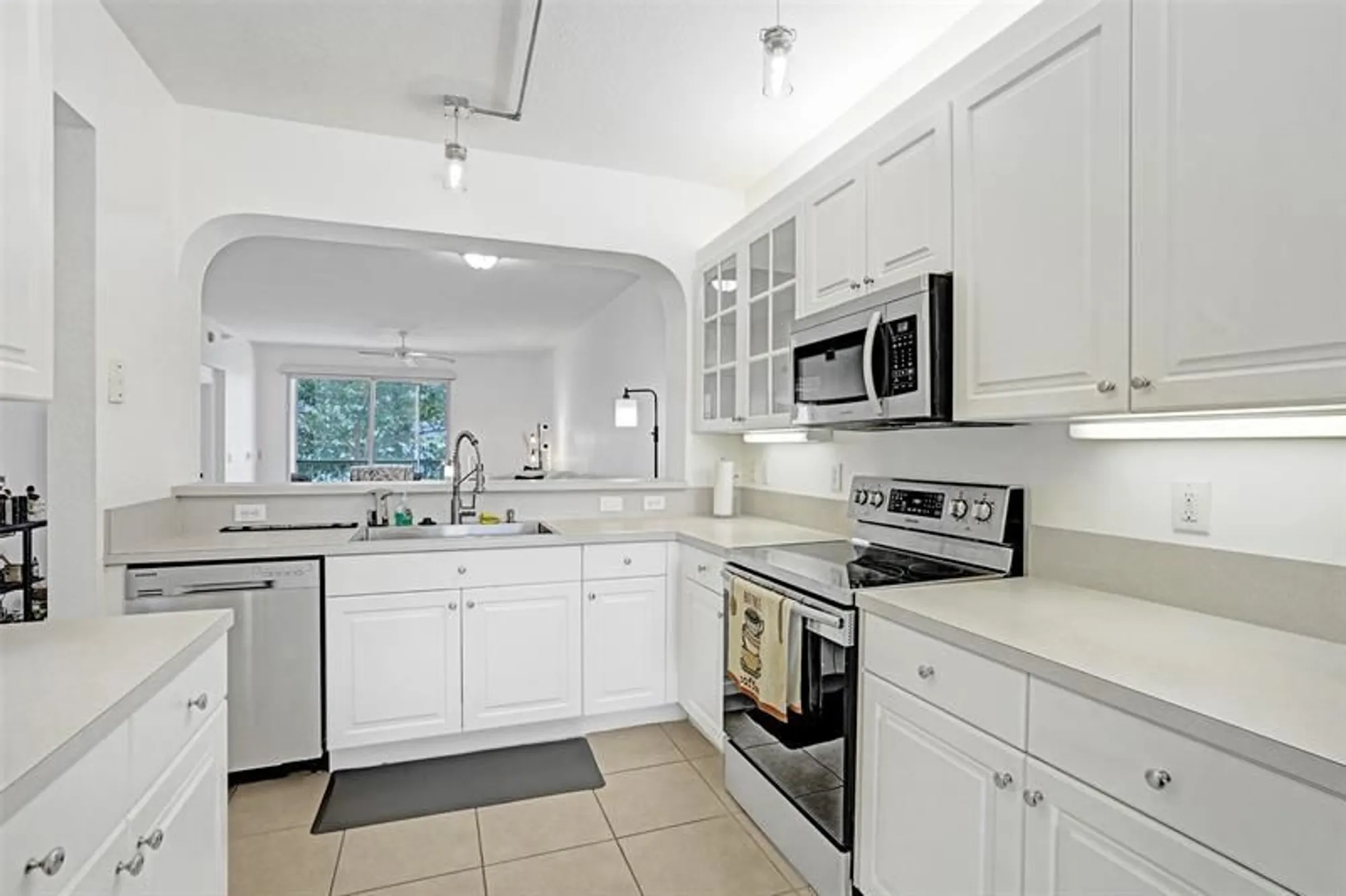 Property Slideshow image 4 of 43 | 7623 southampton ter apt 302, Tamarac, FL, 33321