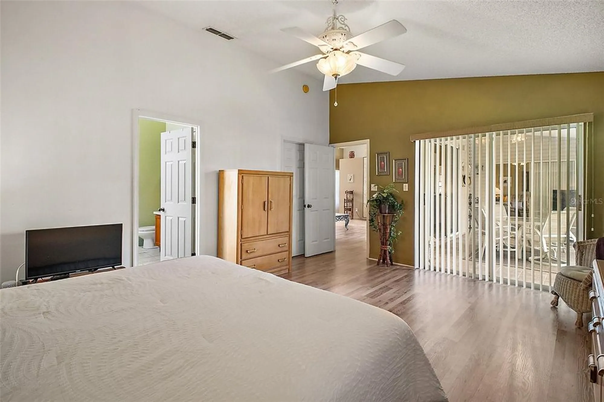 Property Slideshow image 14 of 36 | 25129 riverwalk dr, Leesburg, FL, 34748