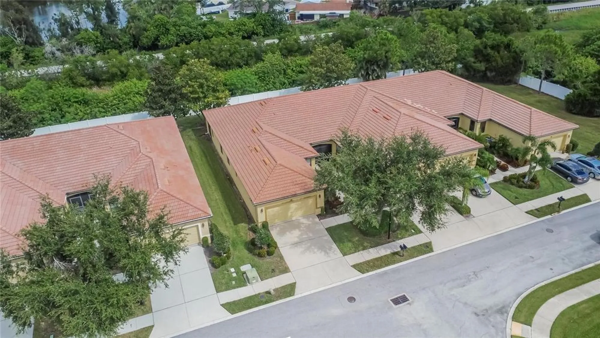 Property Slideshow image 39 of 58 | 307 bluewater falls ct, Apollo Beach, FL, 33572