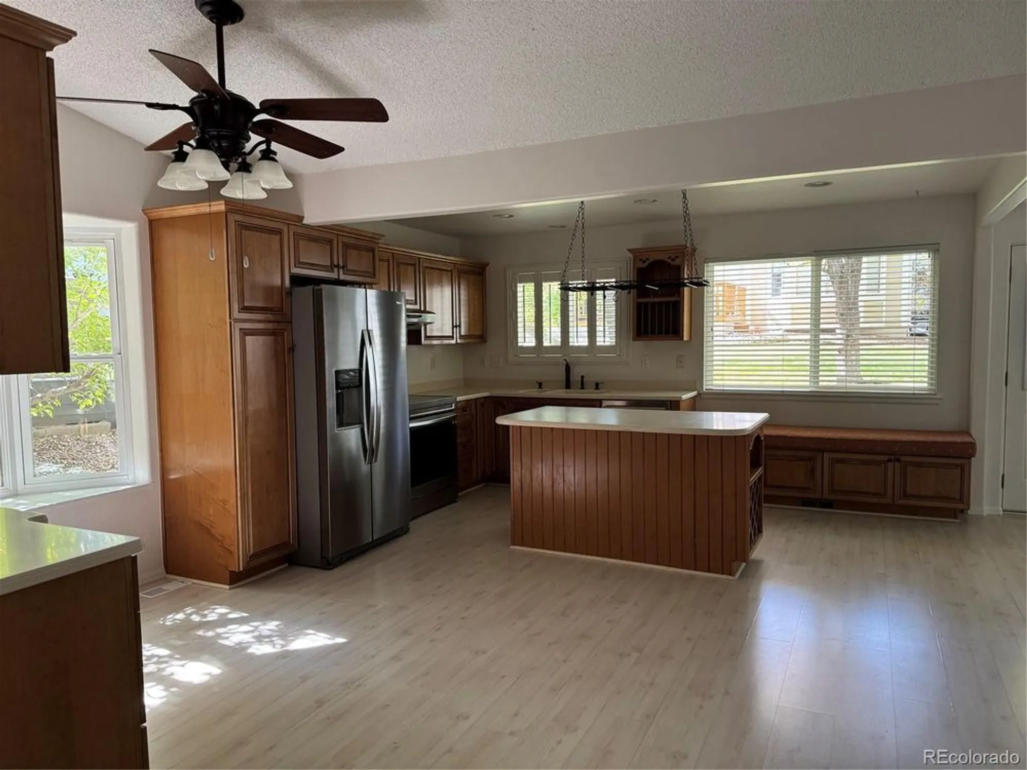 Property Slideshow image 9 of 31 | 41 canongate ln, Highlands Ranch, CO, 80130