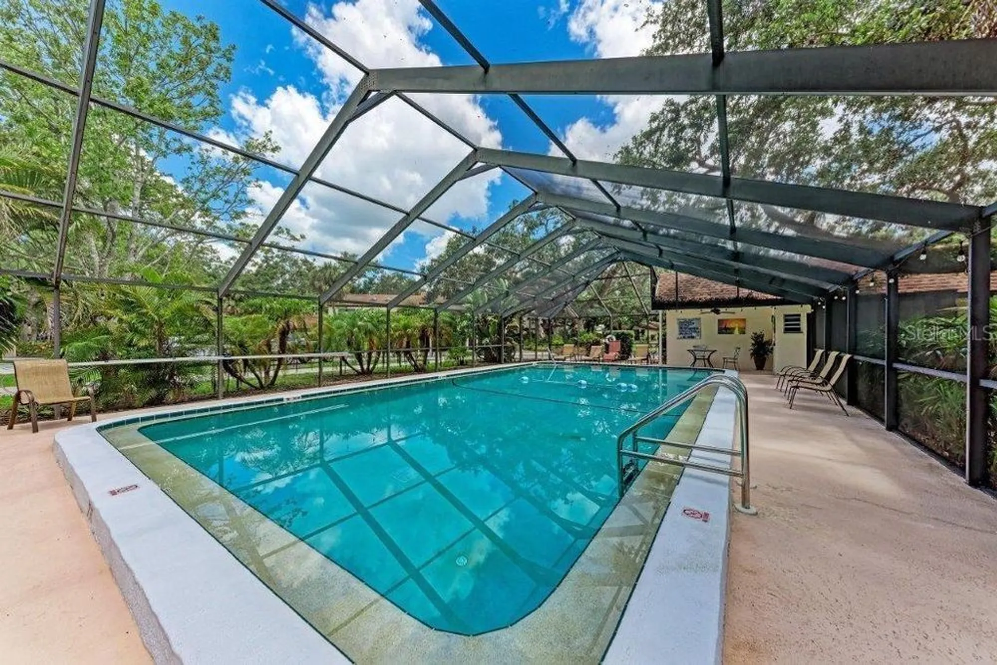 Property Slideshow image 29 of 31 | 2237 circlewood dr 18, Sarasota, FL, 34231
