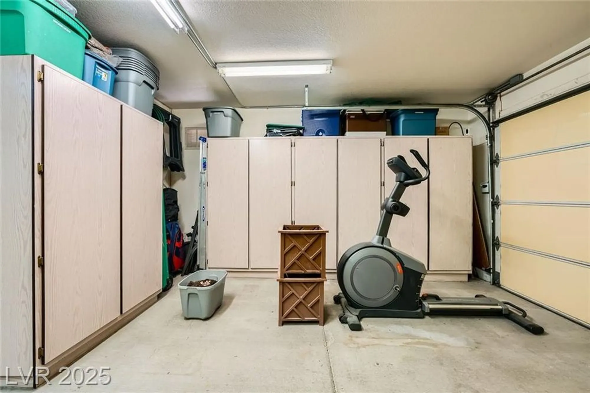 Property Slideshow image 35 of 53 | 9024 starmount dr, Las Vegas, NV, 89134