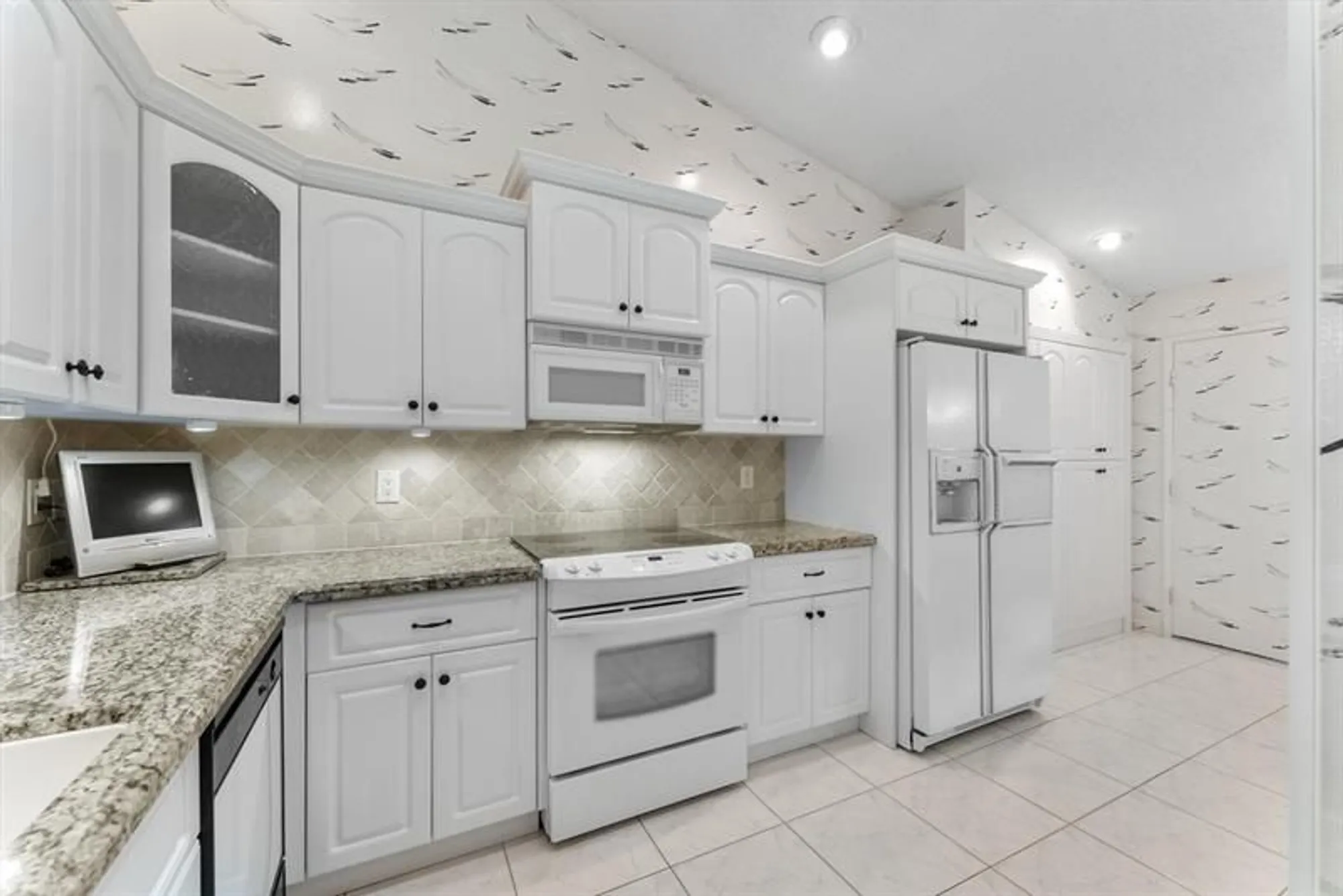 Property Slideshow image 11 of 53 | 8333 springlake dr a, Boca Raton, FL, 33496