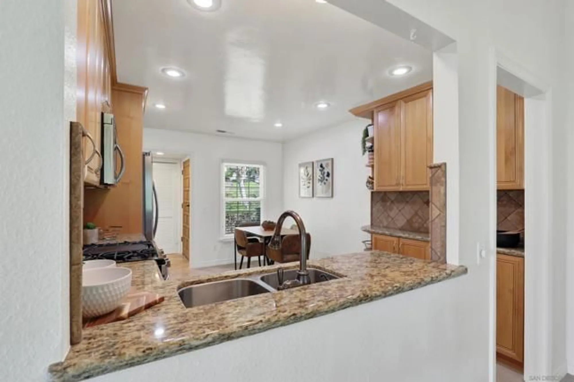 Property Slideshow image 15 of 50 | 17620 plaza ascope, San Diego, CA, 92128