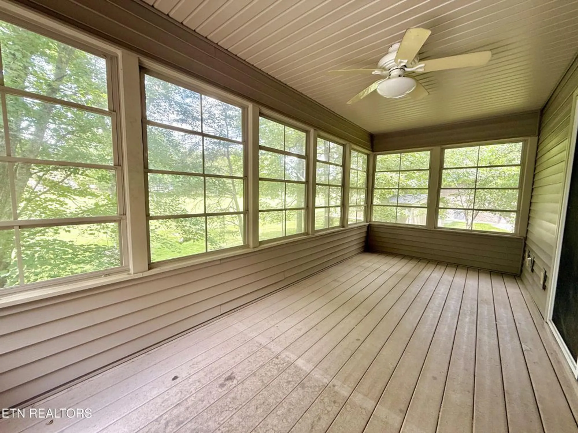 Property Slideshow image 32 of 55 | 17 kenwood ct, Crossville, TN, 38558