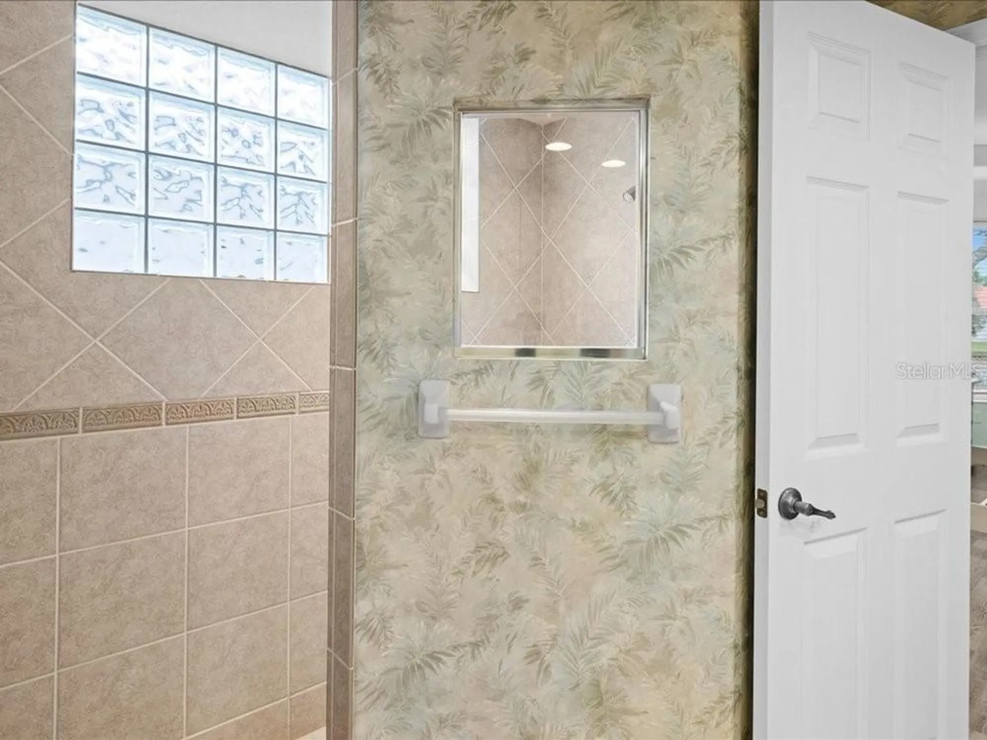 Property Slideshow image 41 of 61 | 3927 whispering oaks dr, North Port, FL, 34287