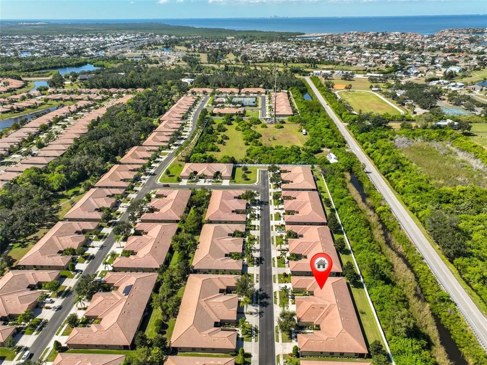 Property Slideshow image 42 of 70 | 329 bluewater falls ct, Apollo Beach, FL, 33572