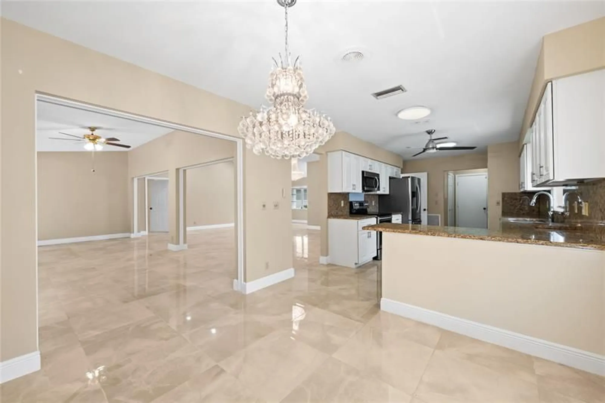 Property Slideshow image 5 of 43 | 10911 greentrail dr, Boynton Beach, FL, 33436