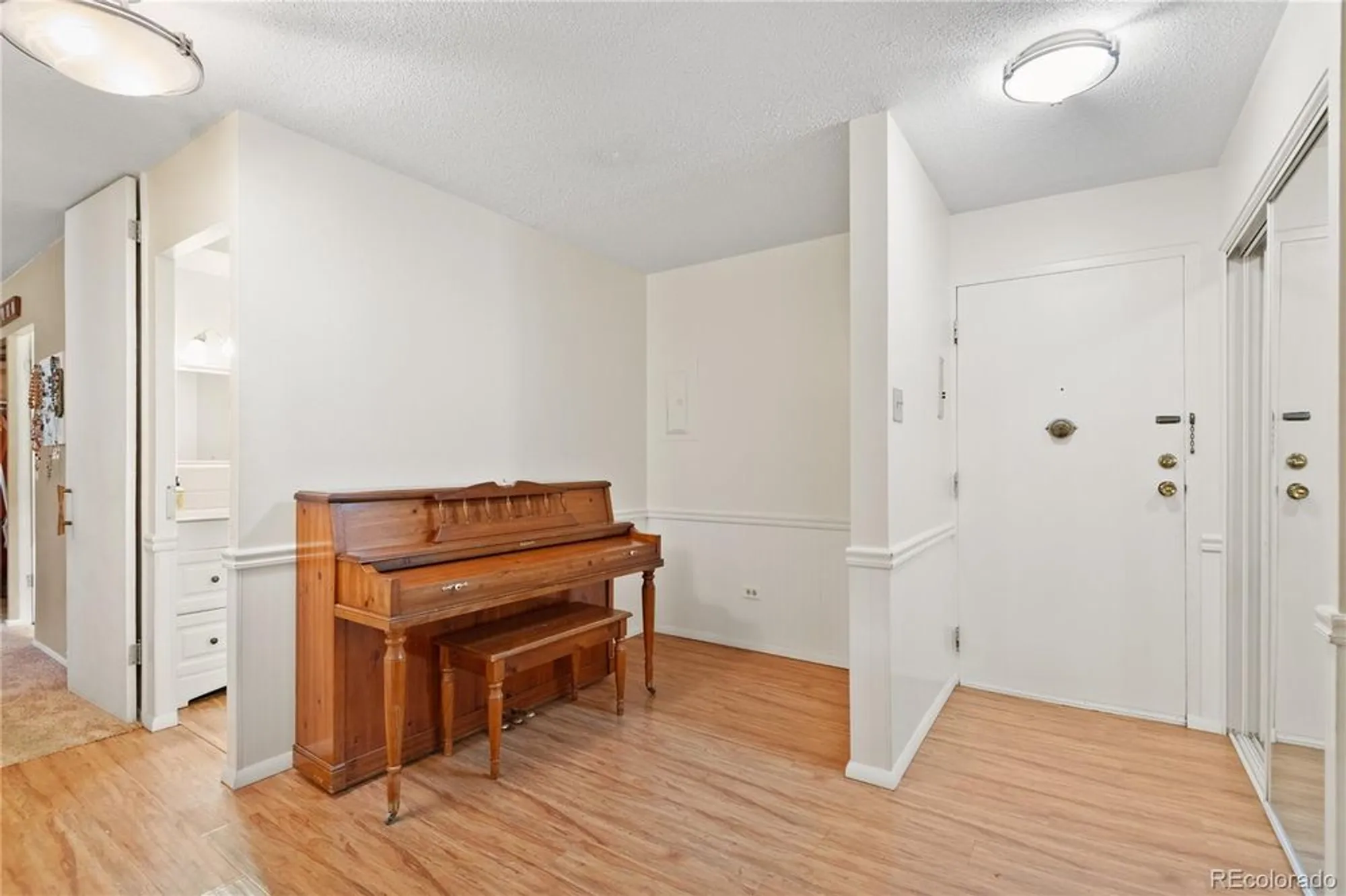 Property Slideshow image 17 of 28 | 585 s alton way apt 10a, Denver, CO, 80247