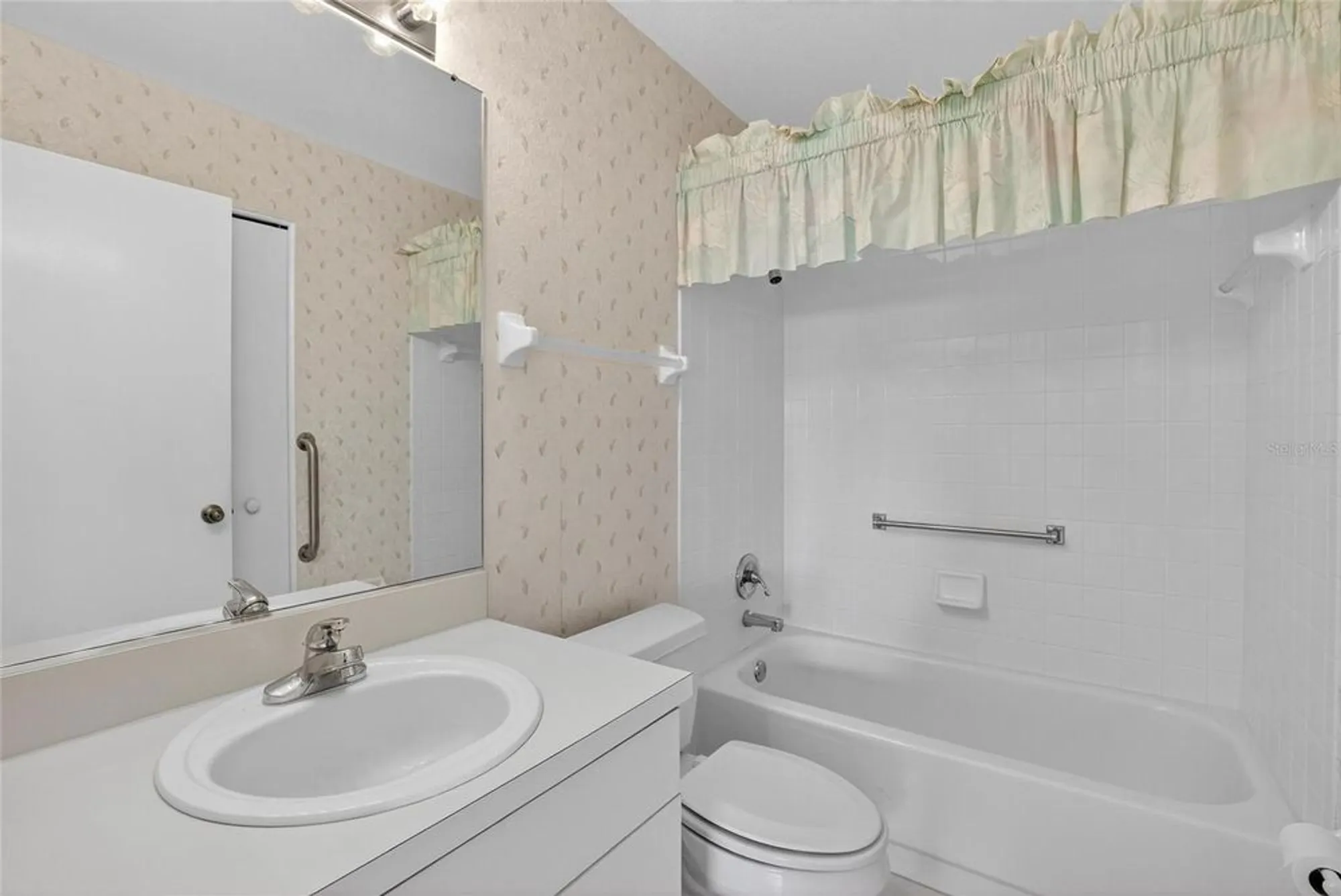 Property Slideshow image 13 of 50 | 331 caloosa palms ct, Sun City Center, FL, 33573