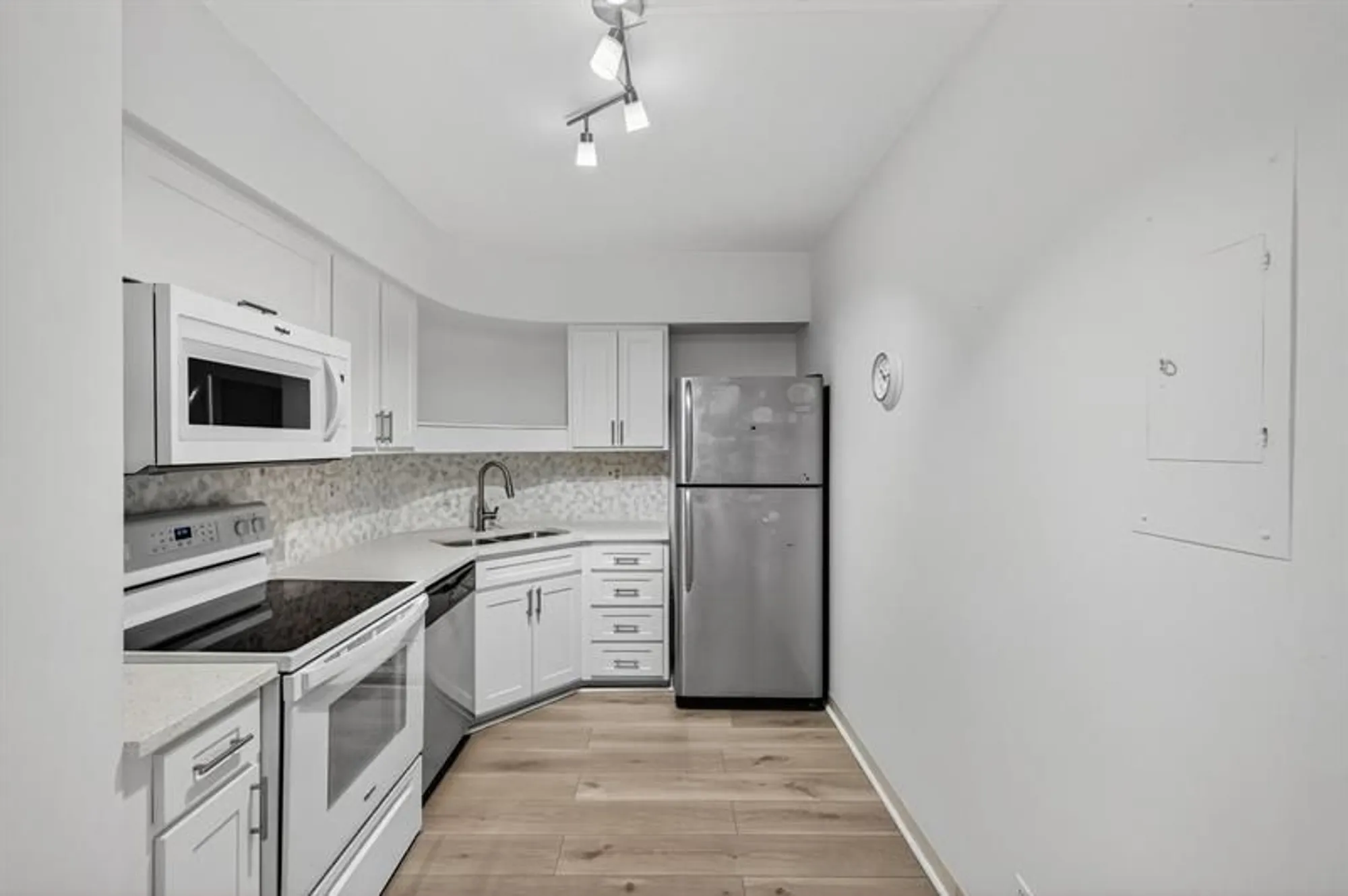 Property Slideshow image 21 of 39 | 3333 ne 34th st 615, Fort Lauderdale, FL, 33308