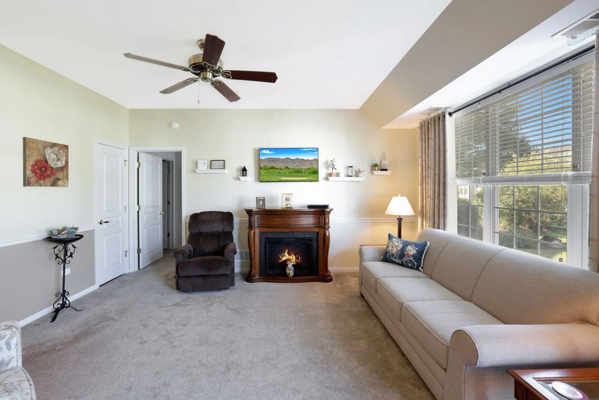 Property Slideshow image 8 of 20 | 11723 evergreen ln, Huntley, IL, 60142