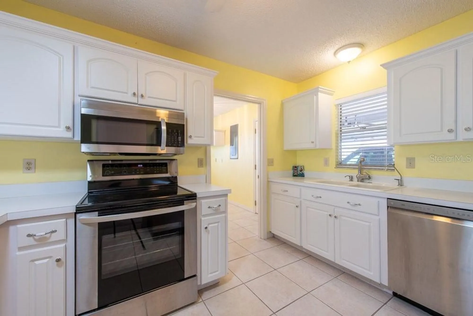 Property Slideshow image 11 of 44 | 106 silverbell ct, Sun City Center, FL, 33573