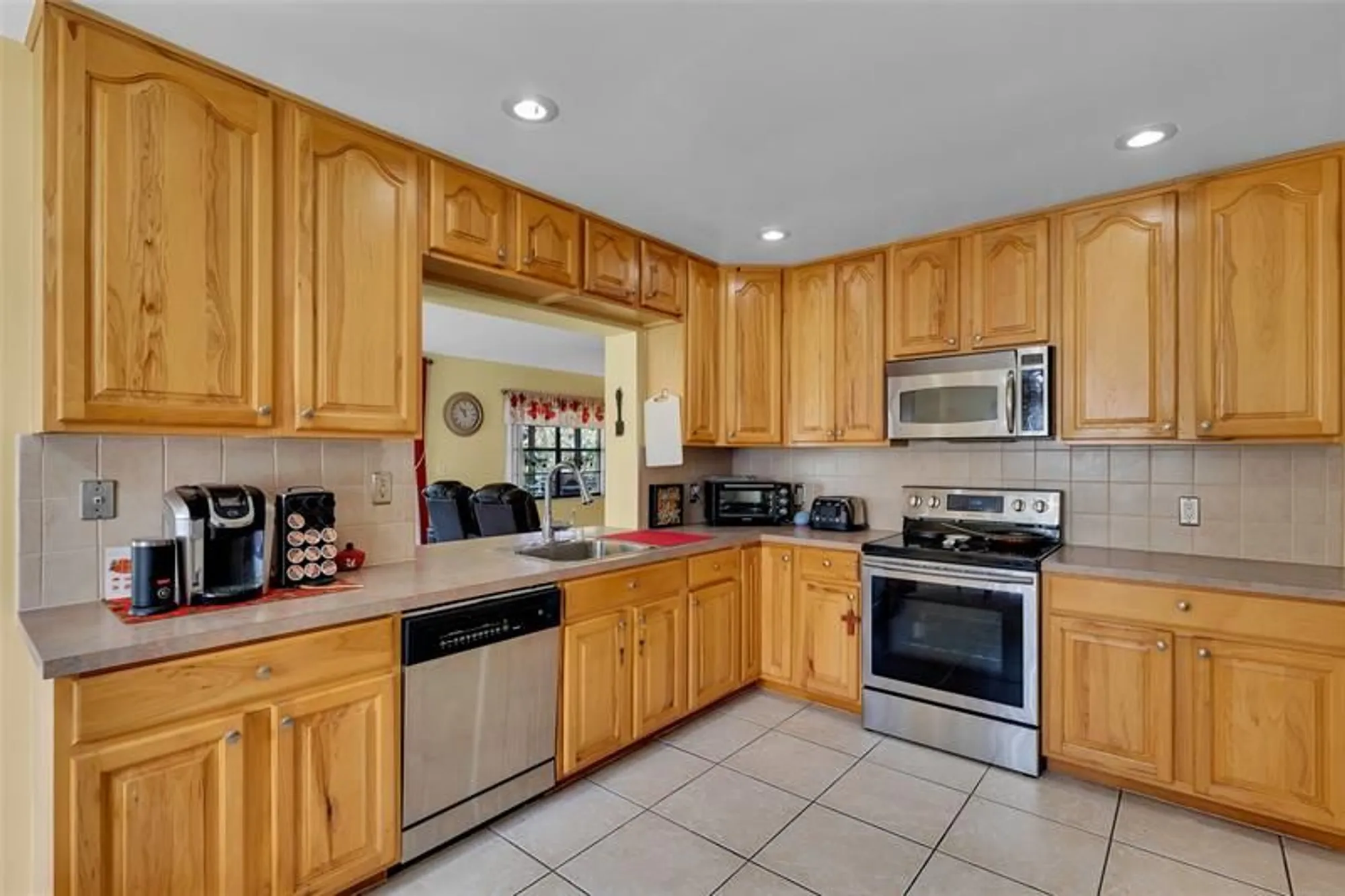 Property Slideshow image 32 of 50 | 9802 nw 75th ct, Tamarac, FL, 33321