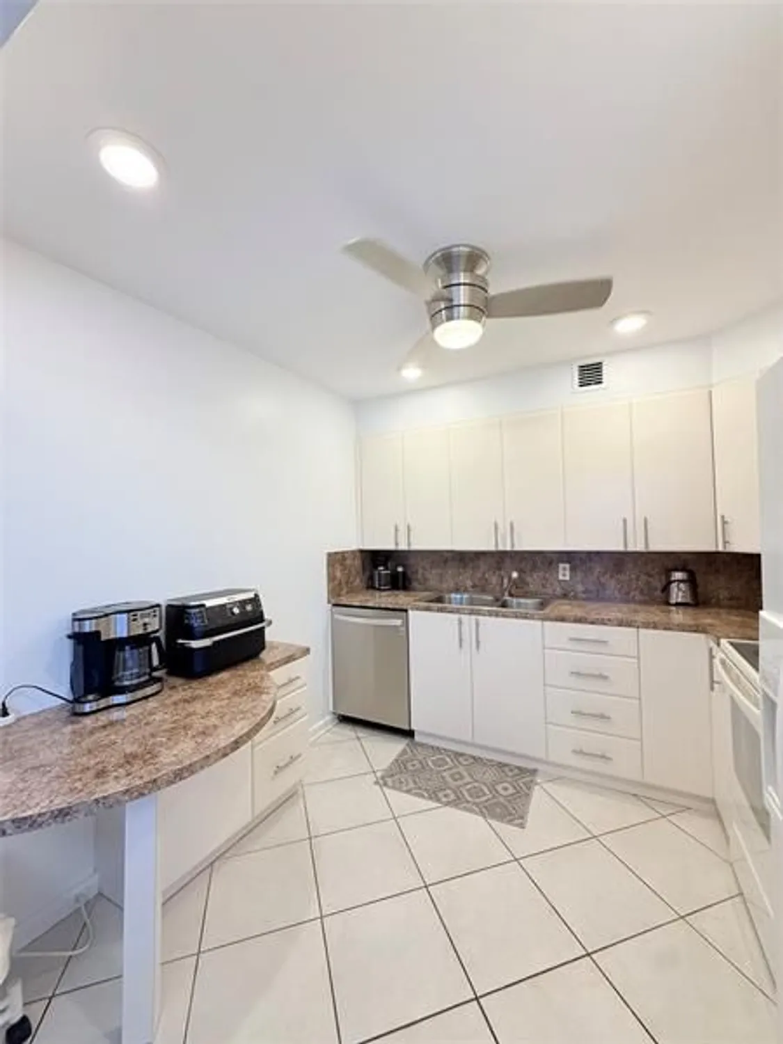 Property Slideshow image 10 of 52 | 424 richmond c # 424, Deerfield Beach, FL, 33442