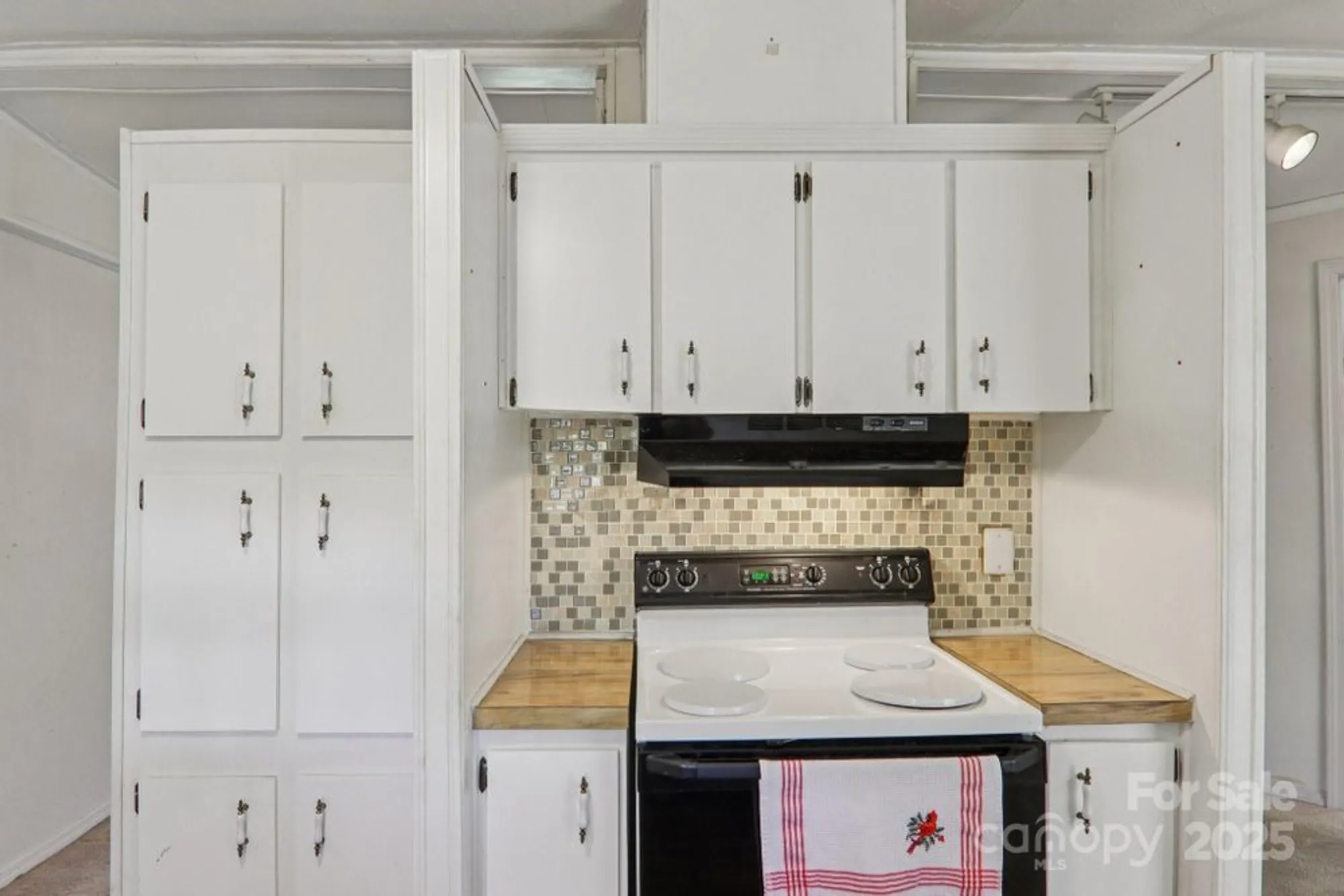 Property Slideshow image 19 of 44 | 201 cranbrook cir, Hendersonville, NC, 28792