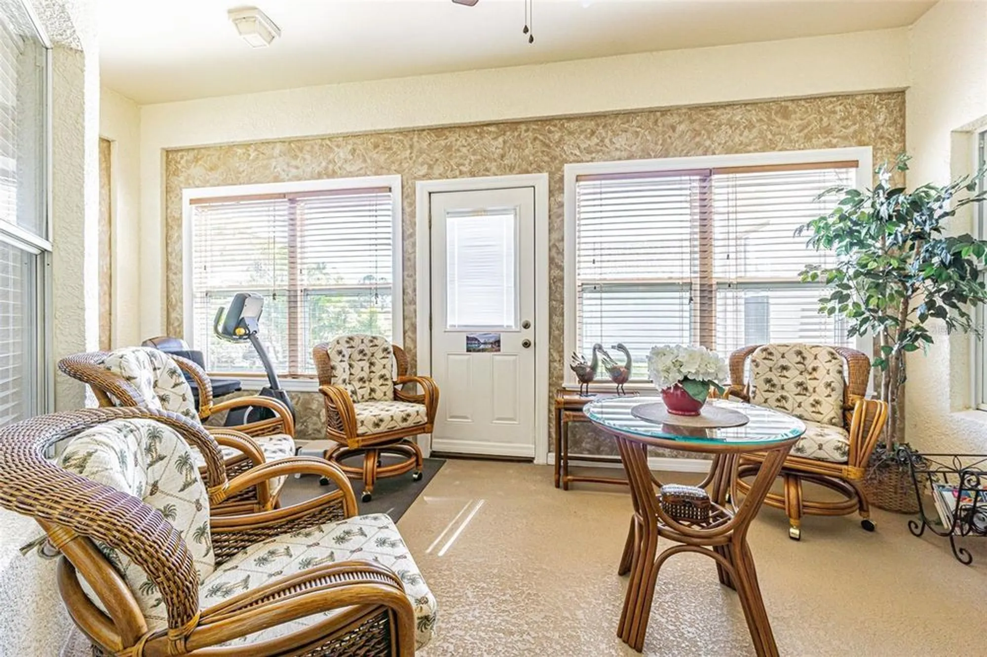 Property Slideshow image 10 of 26 | 2514 sandy hill ct, Holiday, FL, 34691