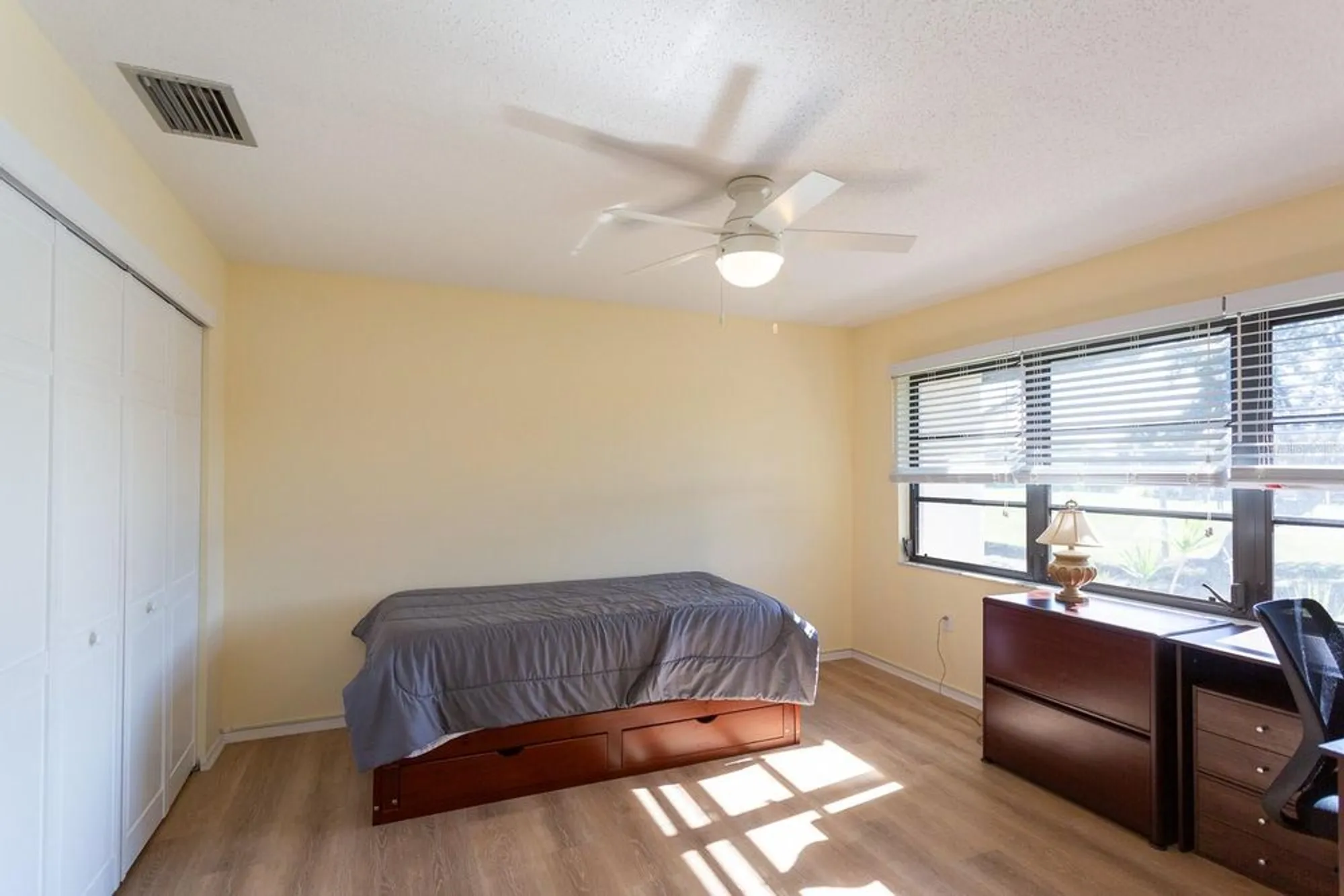 Property Slideshow image 23 of 41 | 5630 golf pointe dr 206, Sarasota, FL, 34243